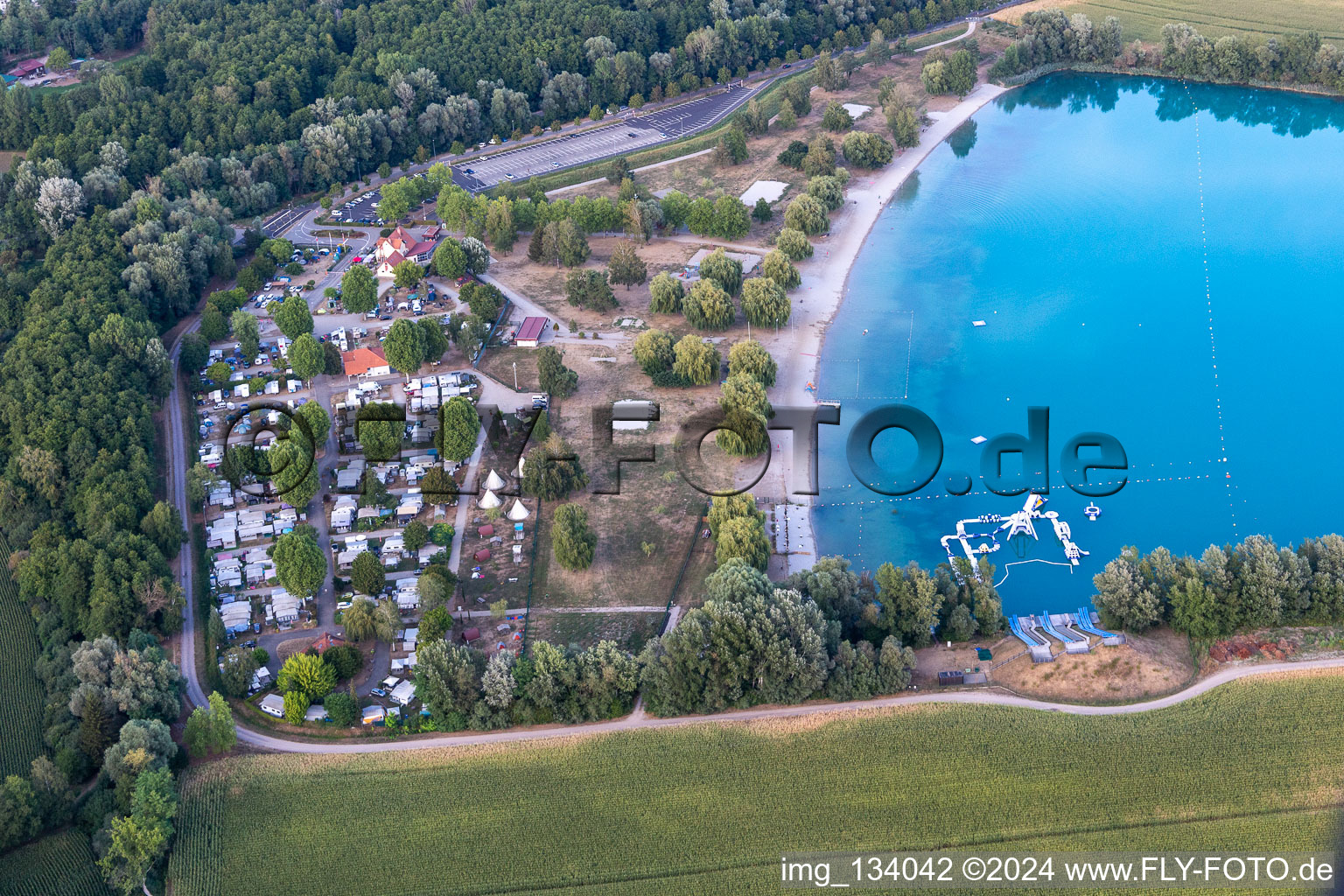 Vue aérienne de Parc Aquatique Saut Total à Lauterbourg dans le département Bas Rhin, France