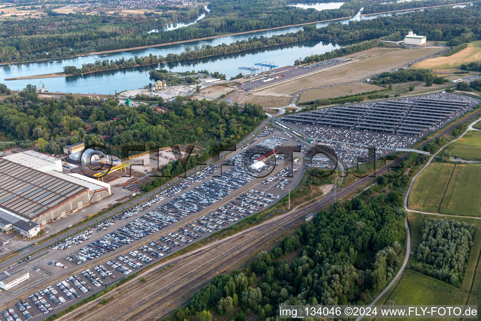 Vue aérienne de Walon à Lauterbourg dans le département Bas Rhin, France