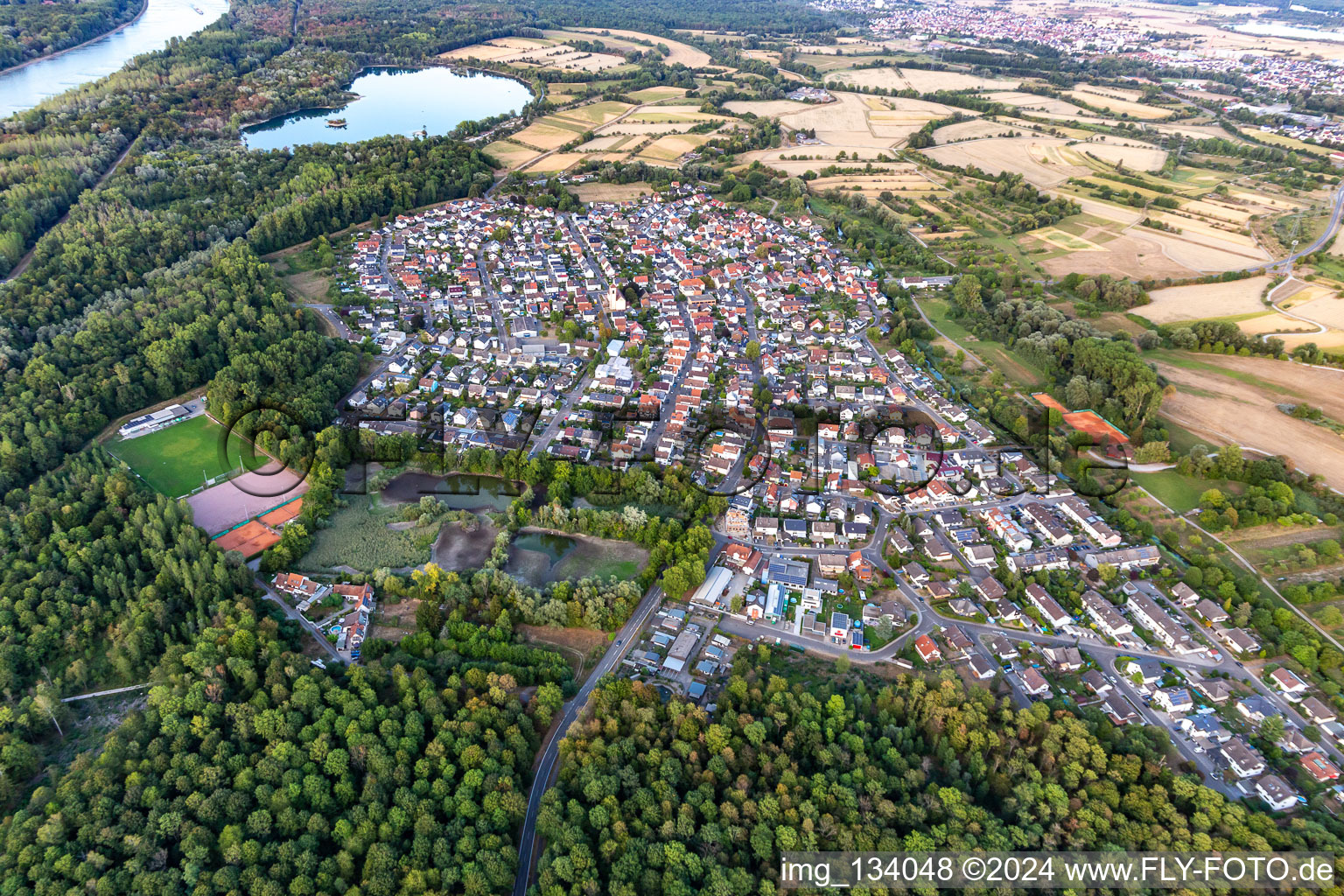 Vue aérienne de Quartier Neuburgweier in Rheinstetten dans le département Bade-Wurtemberg, Allemagne