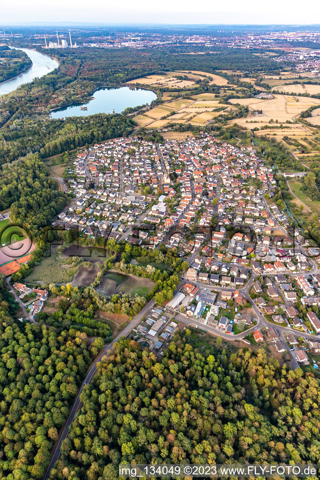 Vue aérienne de Quartier Neuburgweier in Rheinstetten dans le département Bade-Wurtemberg, Allemagne