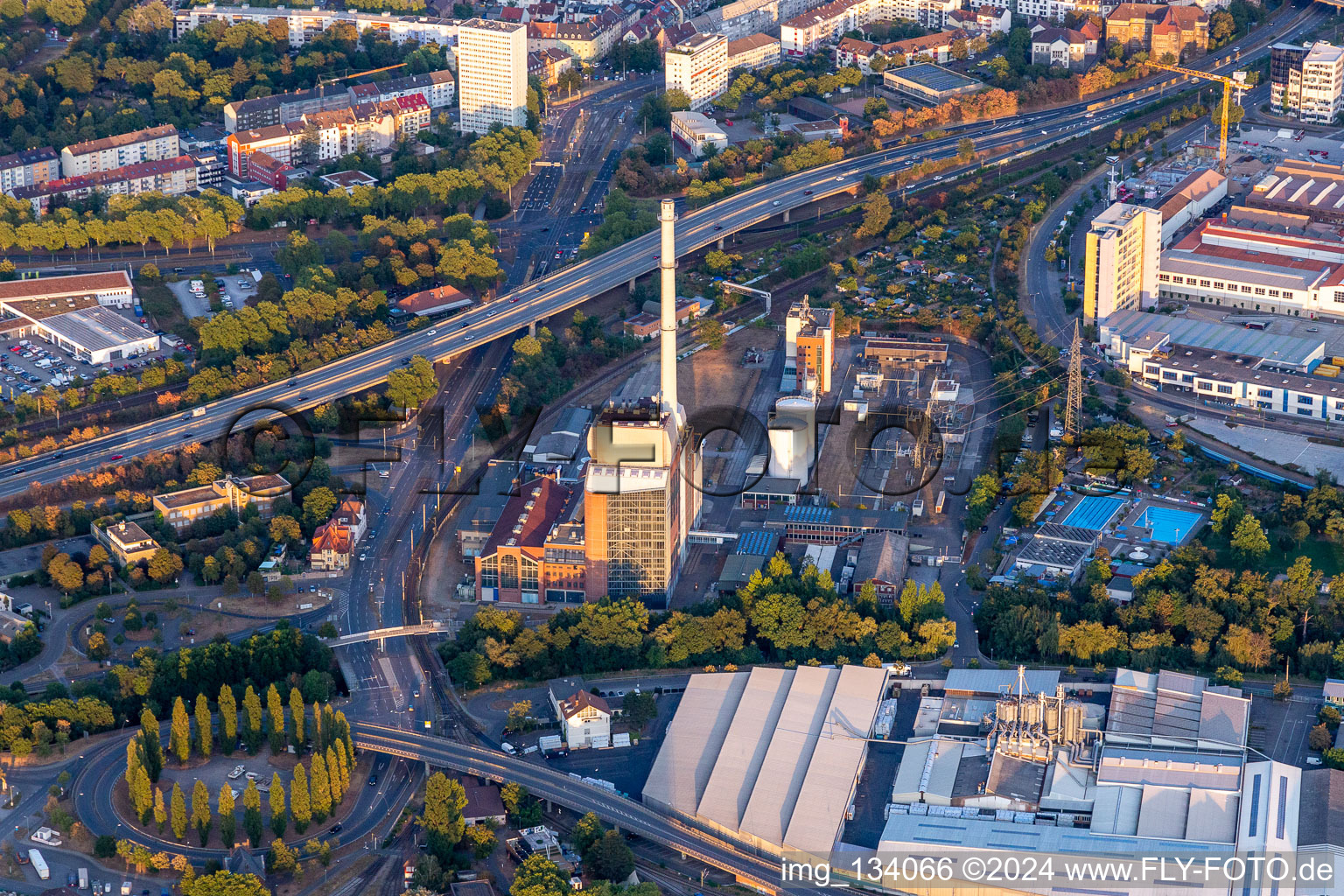 Vue aérienne de Centrale thermique de l'Ouest à le quartier Mühlburg in Karlsruhe dans le département Bade-Wurtemberg, Allemagne