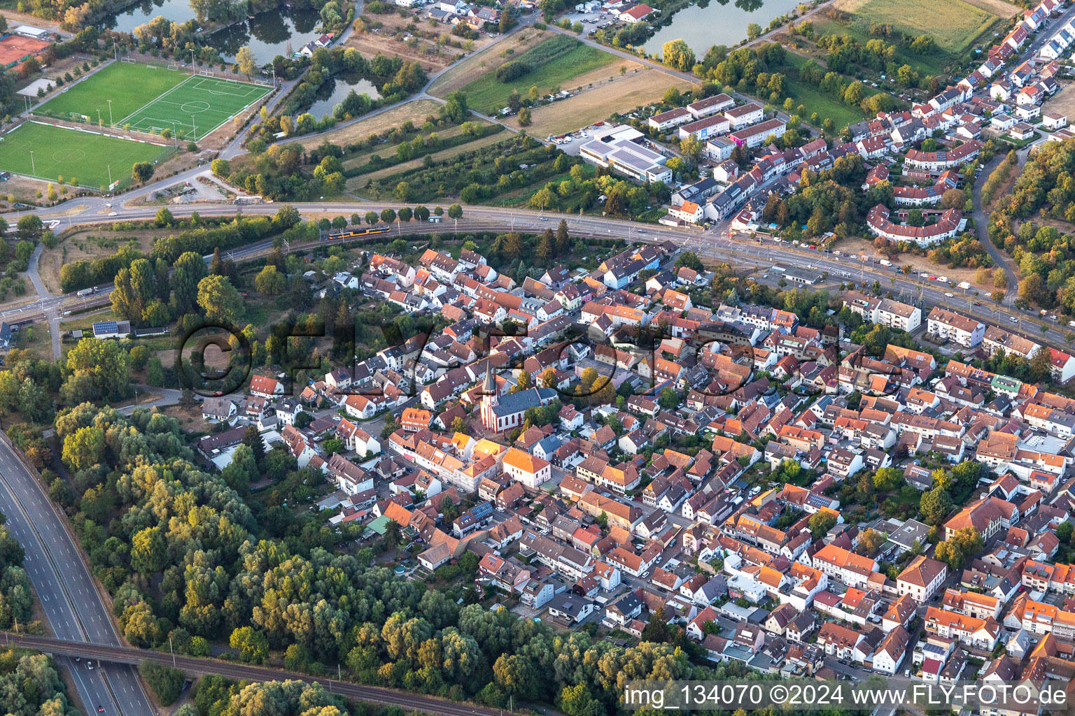 Vue oblique de Quartier Knielingen in Karlsruhe dans le département Bade-Wurtemberg, Allemagne