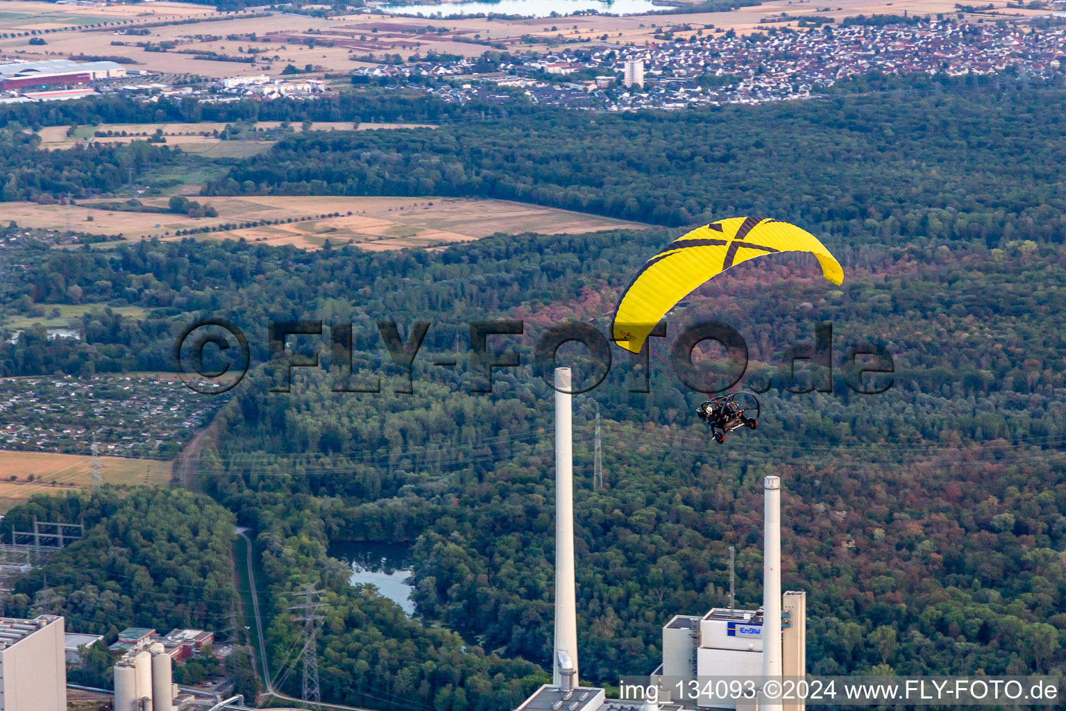 Vue aérienne de EnBW Energie Baden-Württemberg AG, centrale à vapeur de Rheinhafen Karlsruhe à le quartier Maximiliansau in Wörth am Rhein dans le département Rhénanie-Palatinat, Allemagne