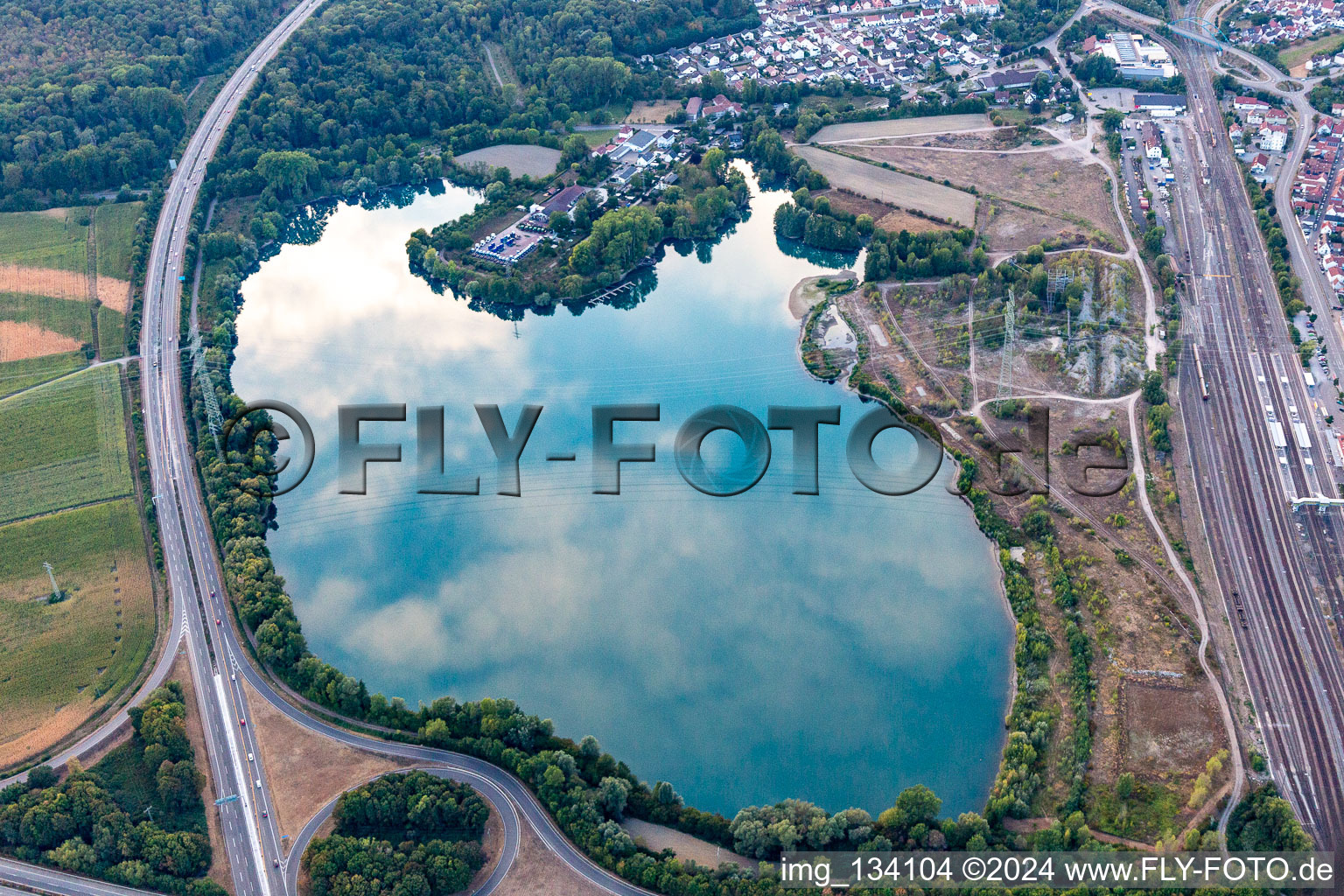 Vue aérienne de Lac Schauffele à Wörth am Rhein dans le département Rhénanie-Palatinat, Allemagne