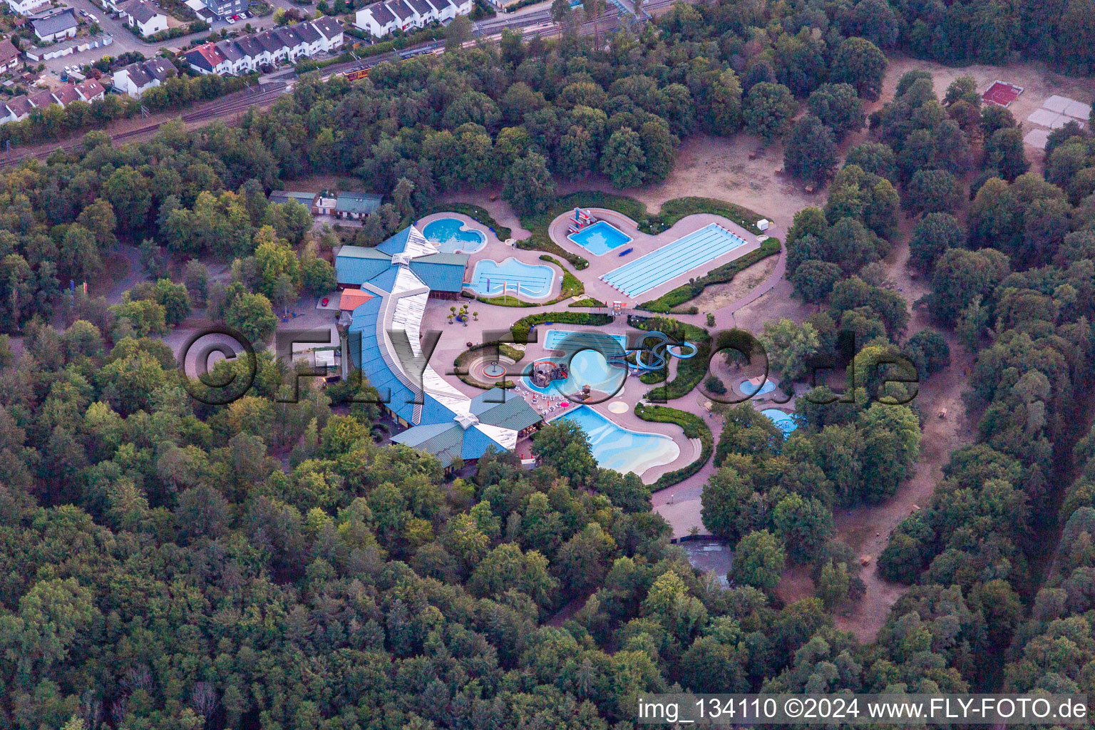 Vue aérienne de Parc de baignade Wörth am Rhein à Wörth am Rhein dans le département Rhénanie-Palatinat, Allemagne