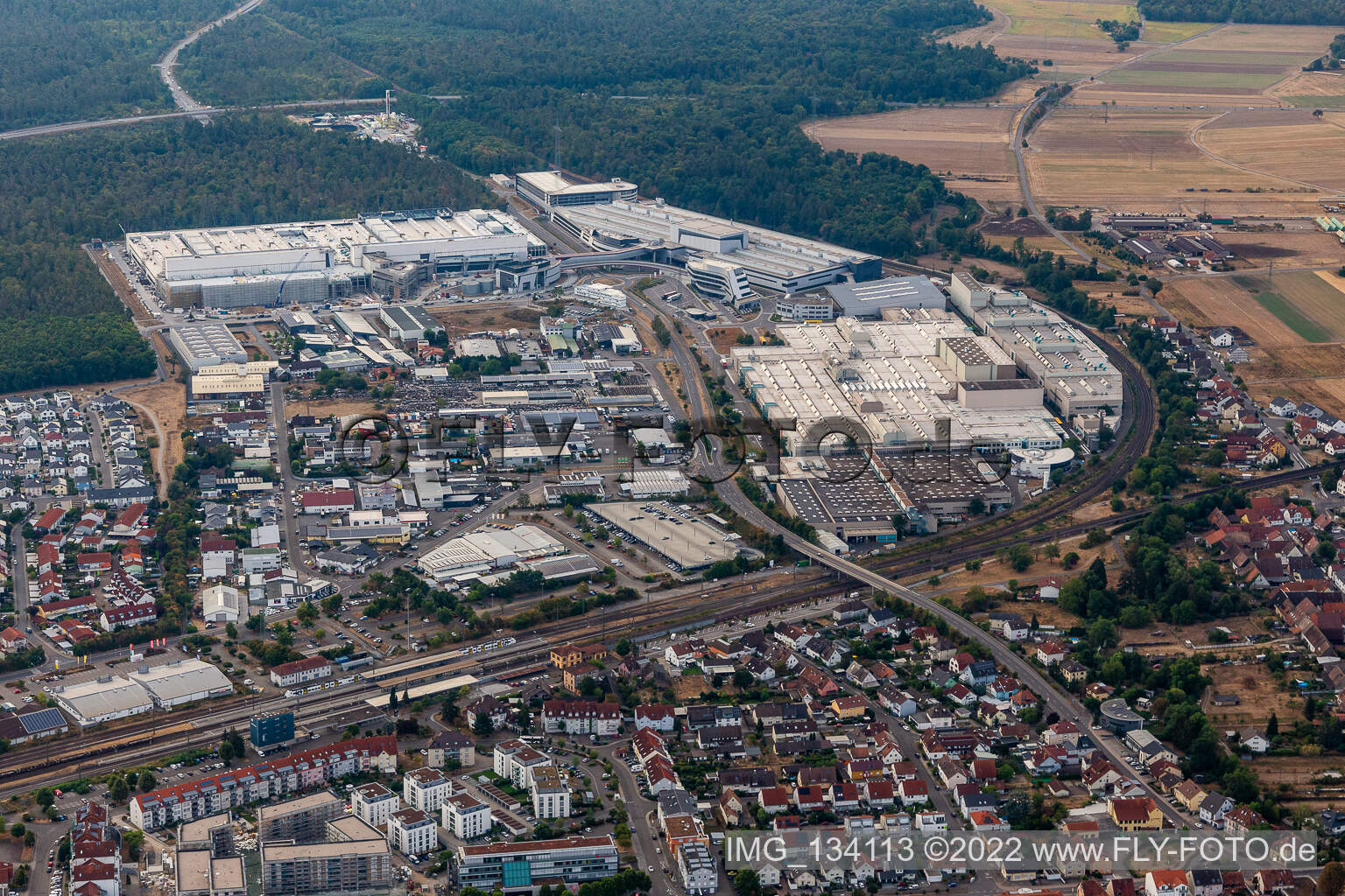 SEW-EURODRIVE GmbH & Co KG – usine de fabrication et mécanique/mécatronique SCC à le quartier Graben in Graben-Neudorf dans le département Bade-Wurtemberg, Allemagne hors des airs