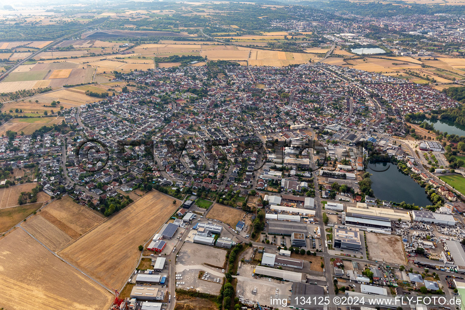 Vue aérienne de Forst dans le département Bade-Wurtemberg, Allemagne