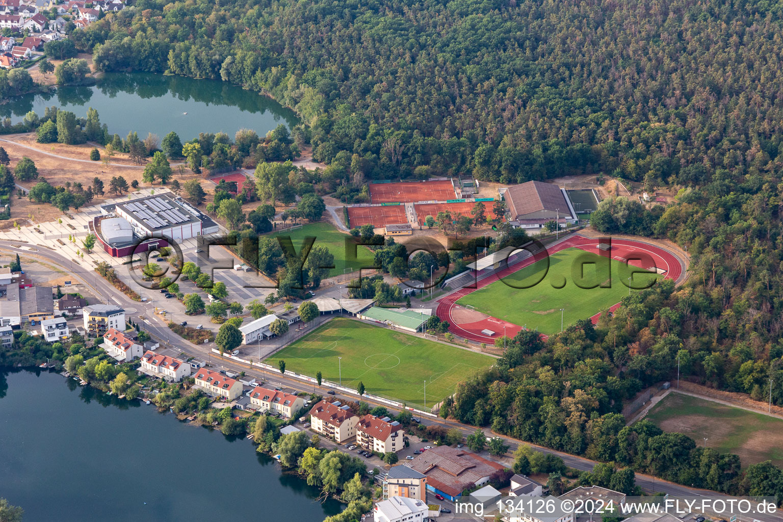 Vue aérienne de Waldseehalle, Waldseestadion FC Allemagne Forst 1909 eV à Forst dans le département Bade-Wurtemberg, Allemagne