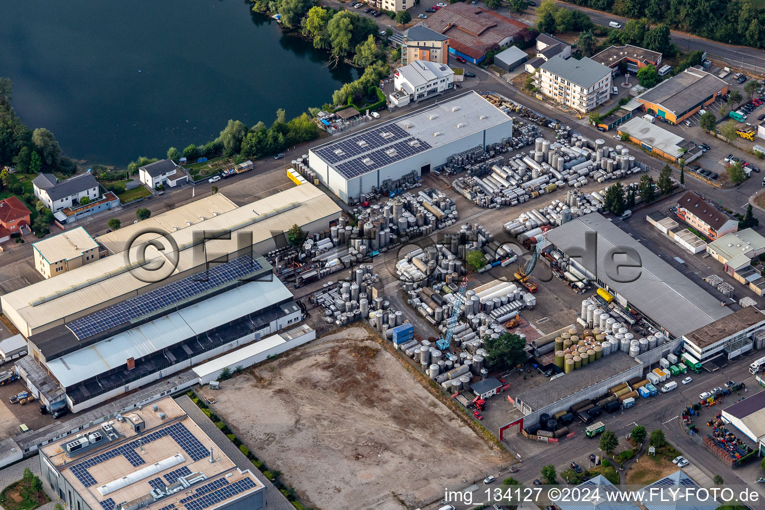 Vue aérienne de RONAL GmbH devant le Waldsee à Forst dans le département Bade-Wurtemberg, Allemagne