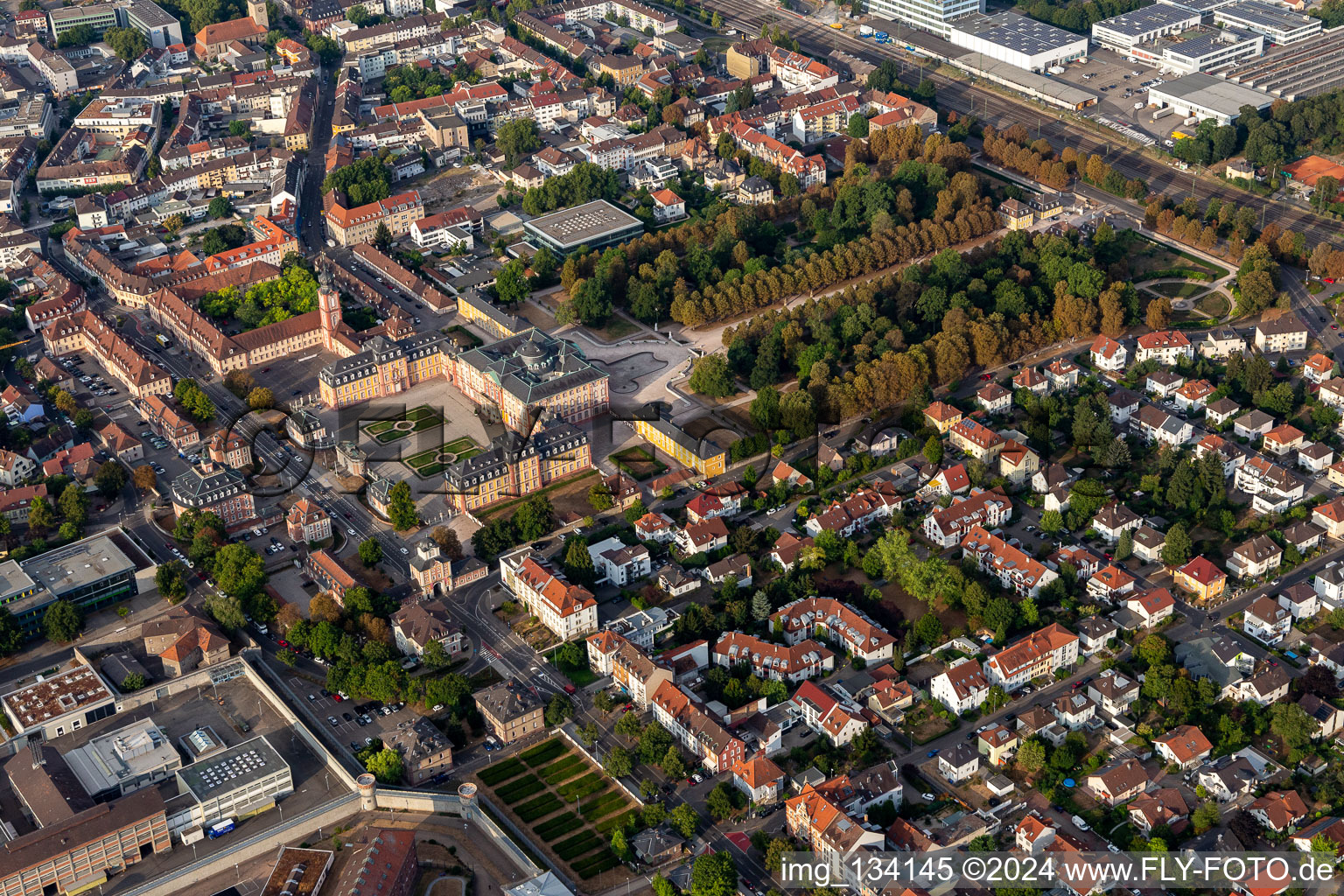 Photographie aérienne de Jardin du château et château Bruchsal à Bruchsal dans le département Bade-Wurtemberg, Allemagne