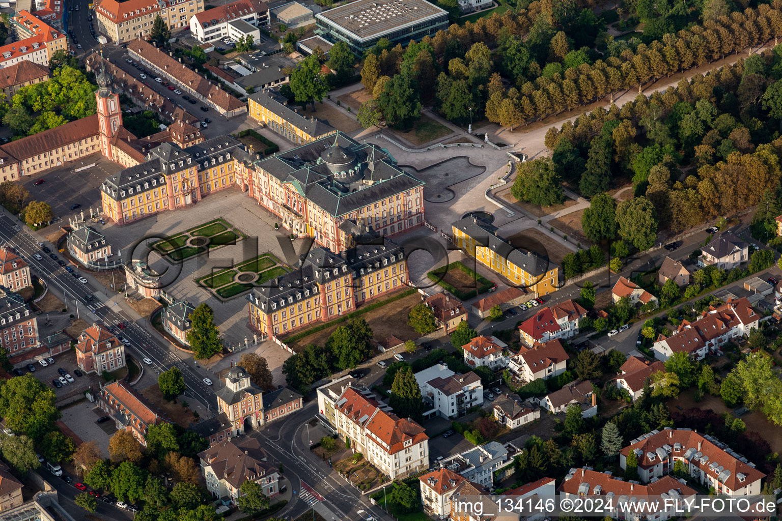 Vue oblique de Jardin du château et château Bruchsal à Bruchsal dans le département Bade-Wurtemberg, Allemagne