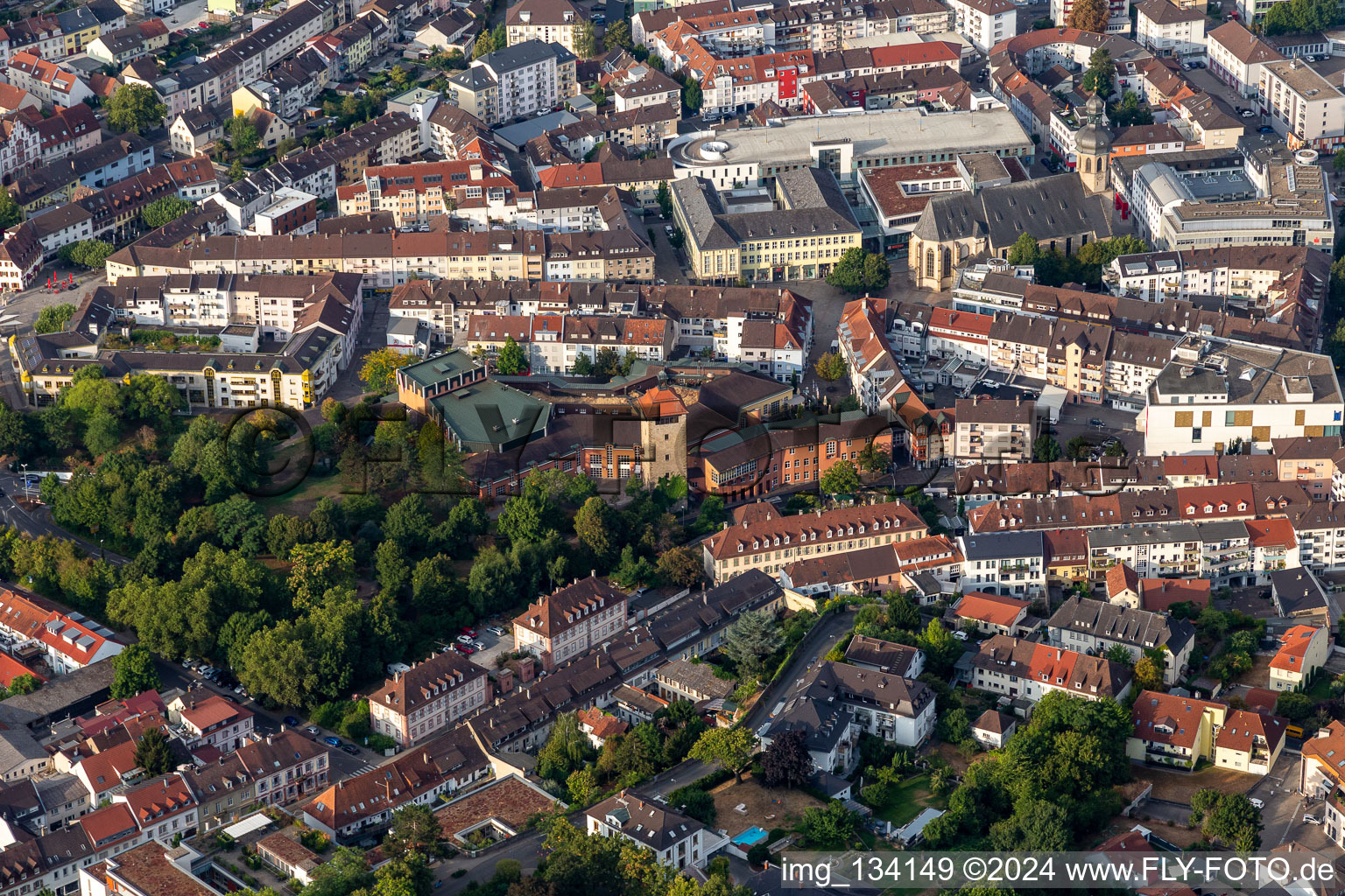 Vue aérienne de Centre civique Bruchsal à Bruchsal dans le département Bade-Wurtemberg, Allemagne