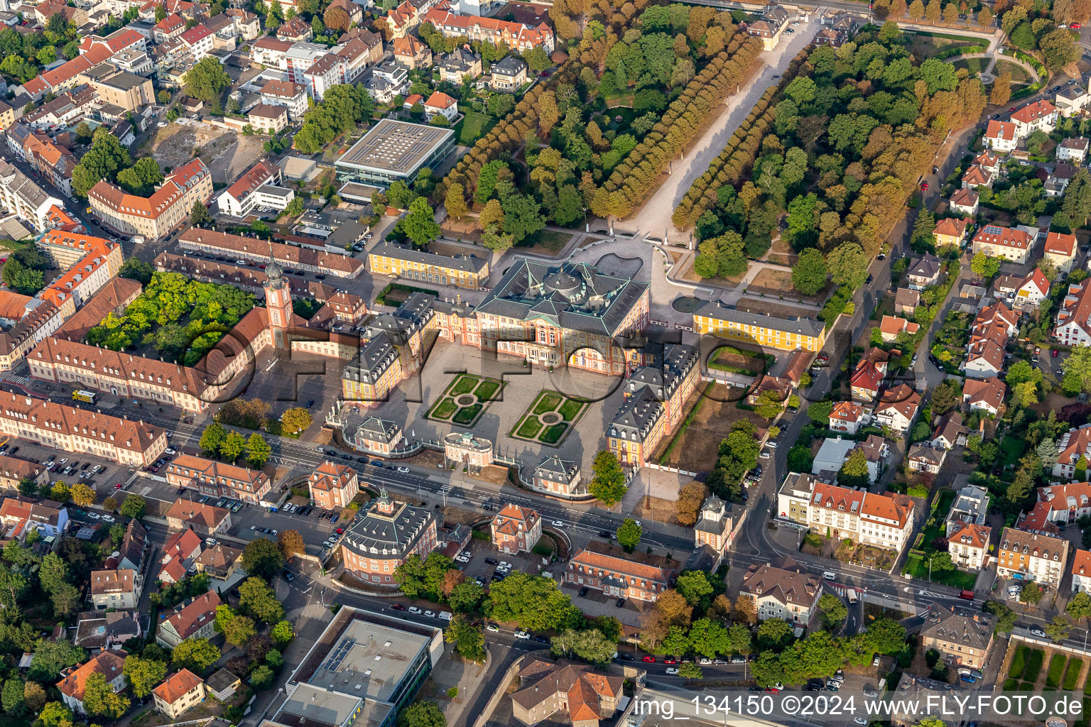 Jardin du château et château Bruchsal à Bruchsal dans le département Bade-Wurtemberg, Allemagne d'en haut