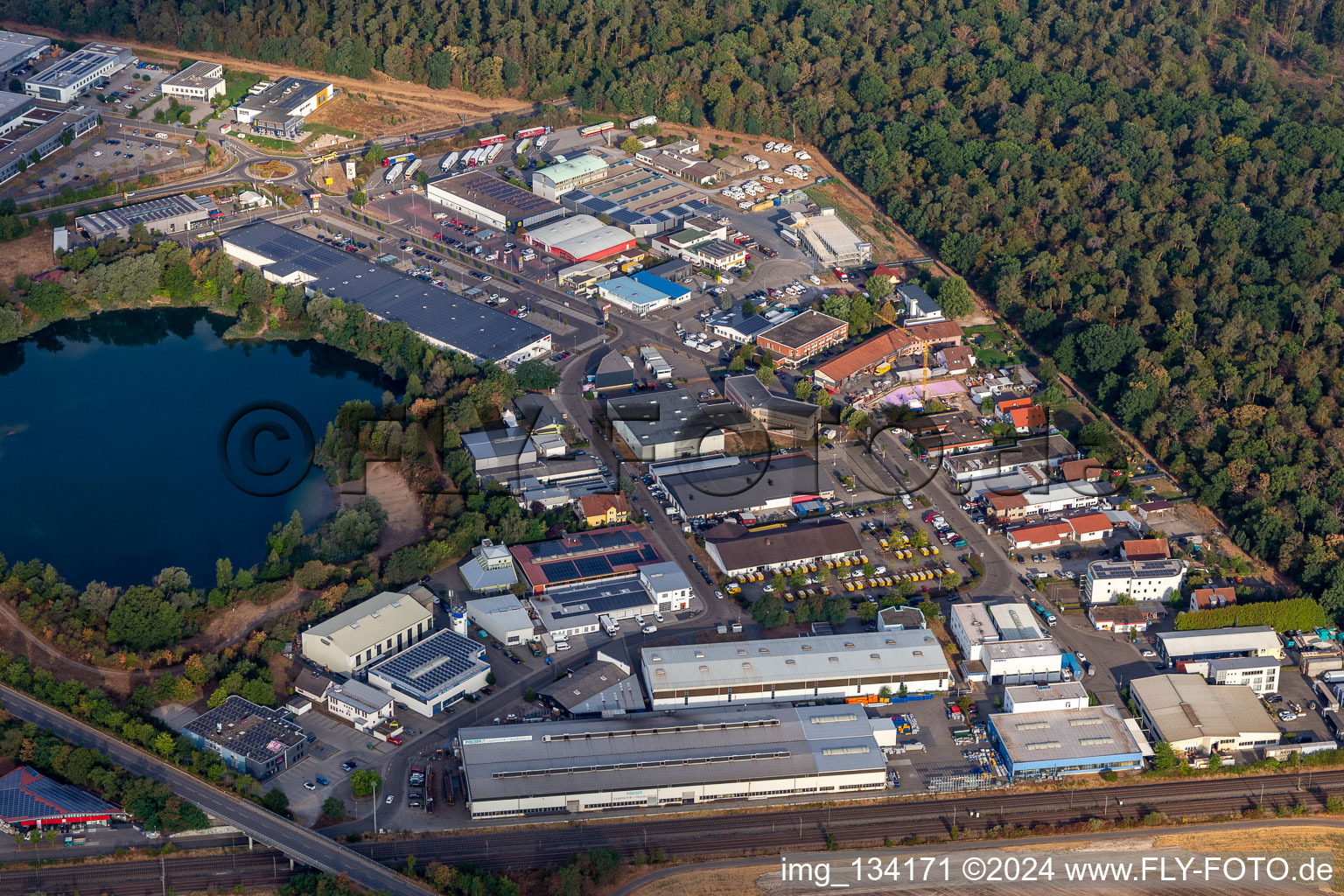 Vue aérienne de Zone industrielle Blankenloch à le quartier Blankenloch in Stutensee dans le département Bade-Wurtemberg, Allemagne