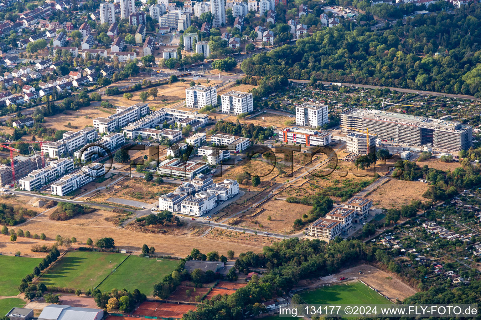 Vue d'oiseau de Parc technologique Karlsruhe à le quartier Rintheim in Karlsruhe dans le département Bade-Wurtemberg, Allemagne