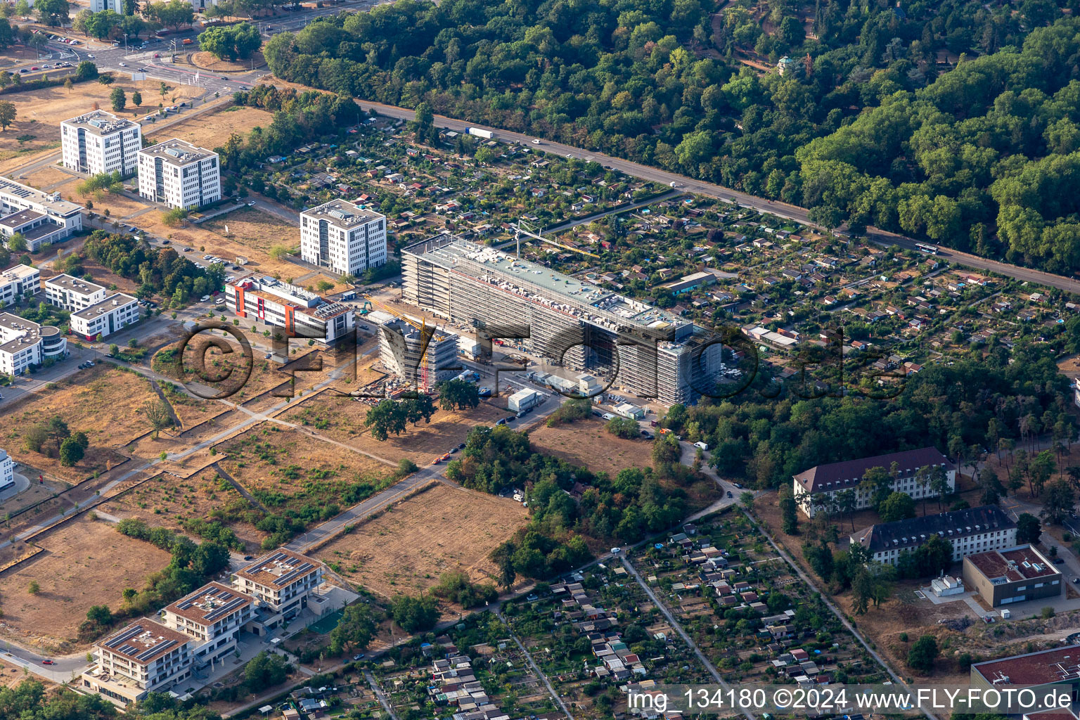 Vue aérienne de Nouveau bâtiment du parc technologique sur l'Emmy-Noether-Straße à le quartier Rintheim in Karlsruhe dans le département Bade-Wurtemberg, Allemagne