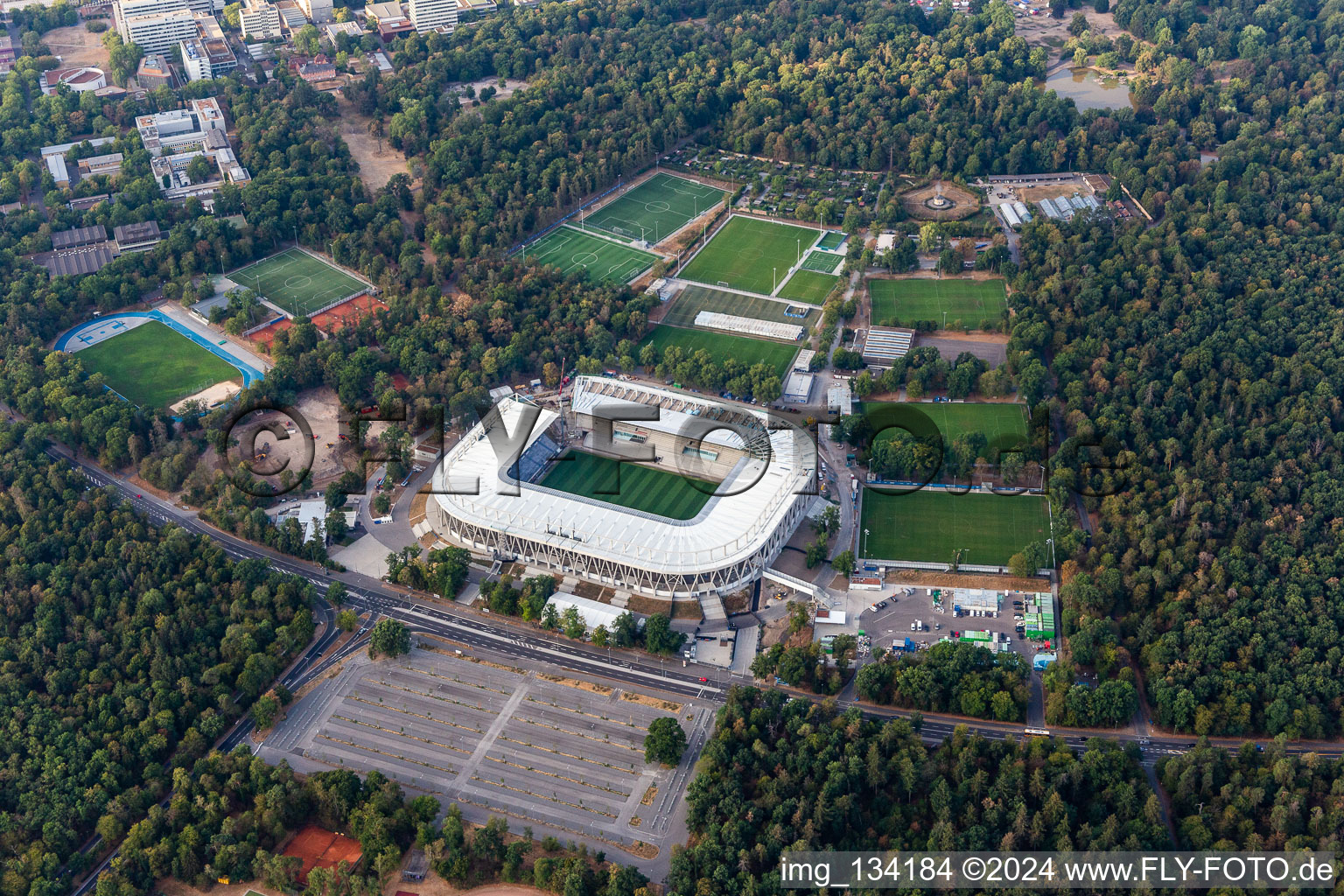 Nouveau chantier pour le stade Wildpark du Karlsruher Sport-Club GmbH & Co. KGaA à le quartier Innenstadt-Ost in Karlsruhe dans le département Bade-Wurtemberg, Allemagne d'en haut