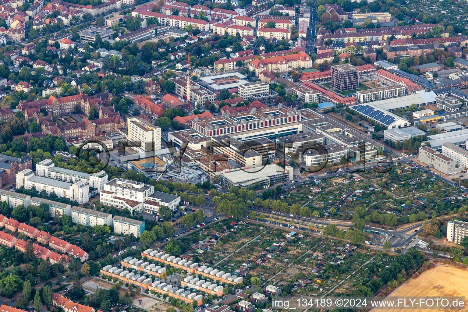 Vue aérienne de Hôpital municipal Karlsruhe à le quartier Nordweststadt in Karlsruhe dans le département Bade-Wurtemberg, Allemagne