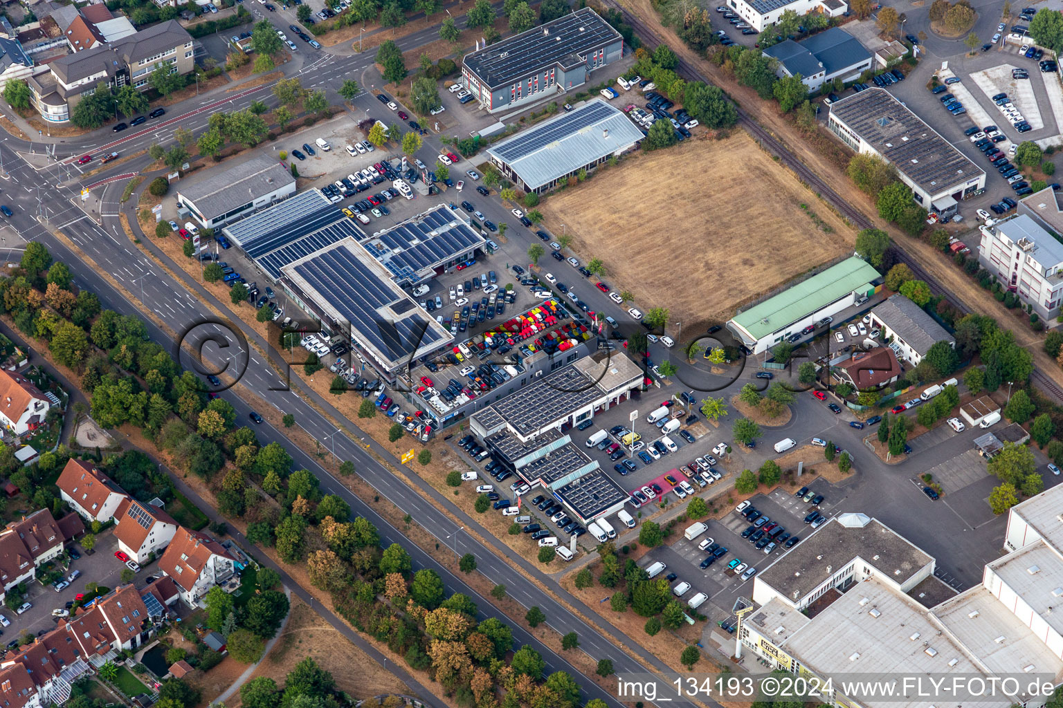 Vue aérienne de Streit Autohandels GmbH, Autohaus Kuhn GmbH à le quartier Nordweststadt in Karlsruhe dans le département Bade-Wurtemberg, Allemagne