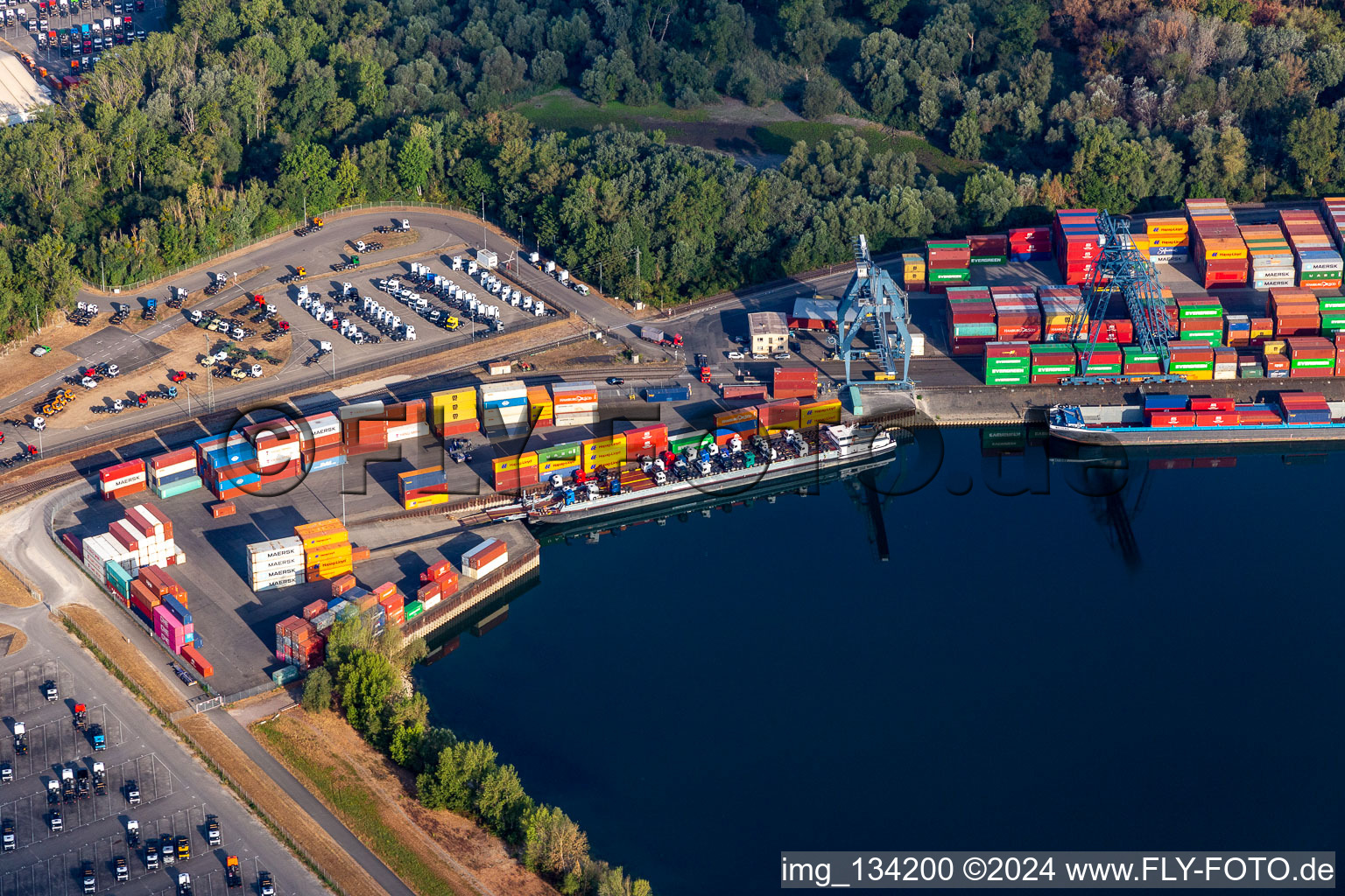 Photographie aérienne de Contargo Wörth-Karlsruhe GmbH dans le port à conteneurs à le quartier Maximiliansau in Wörth am Rhein dans le département Rhénanie-Palatinat, Allemagne