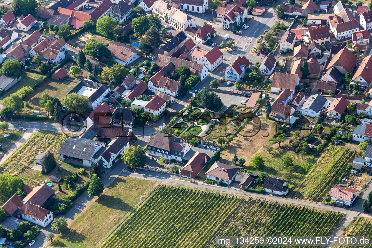 Vue aérienne de Château Oberotterbach à Oberotterbach dans le département Rhénanie-Palatinat, Allemagne