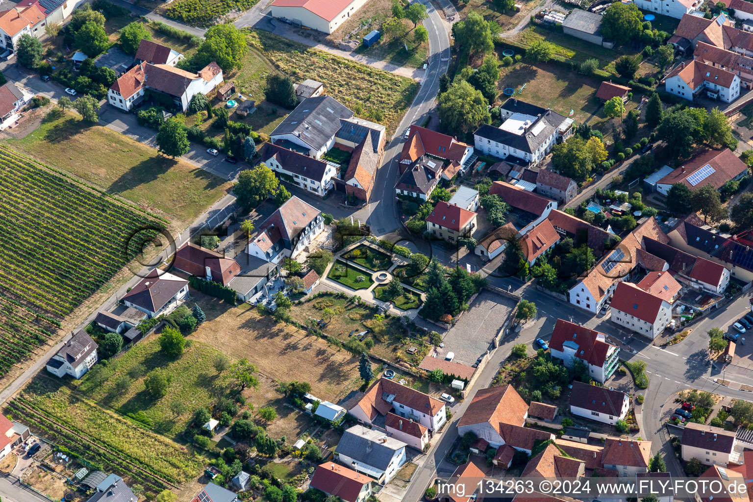 Vue aérienne de Château Oberotterbach à Oberotterbach dans le département Rhénanie-Palatinat, Allemagne