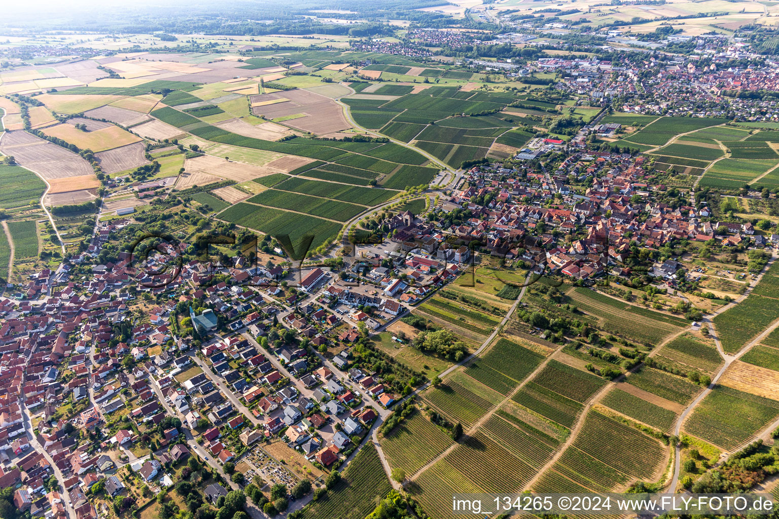 Quartier Rechtenbach in Schweigen-Rechtenbach dans le département Rhénanie-Palatinat, Allemagne vu d'un drone