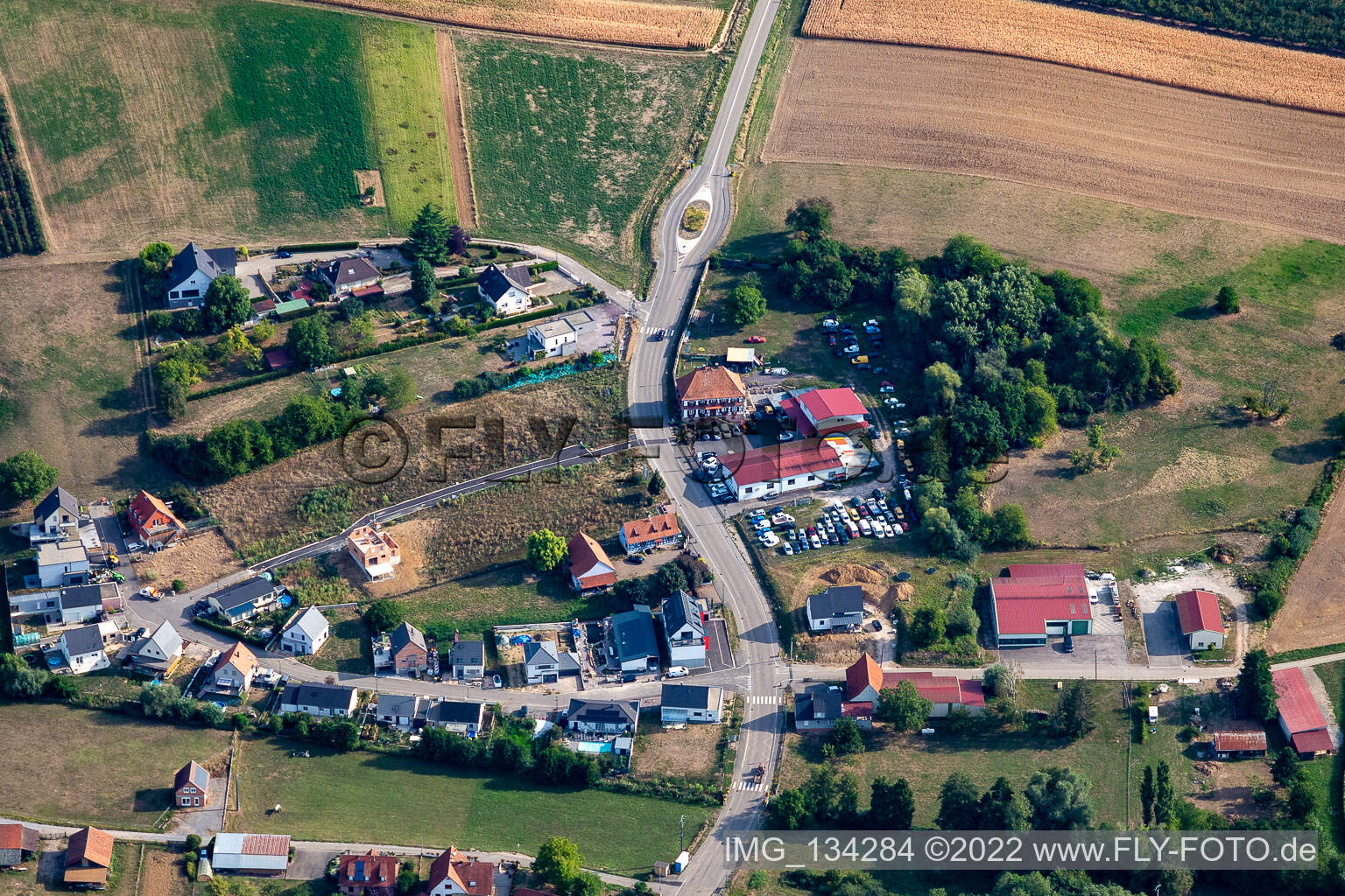 Vue aérienne de Garage BAKATSELOS & Fils à Schœnenbourg dans le département Bas Rhin, France
