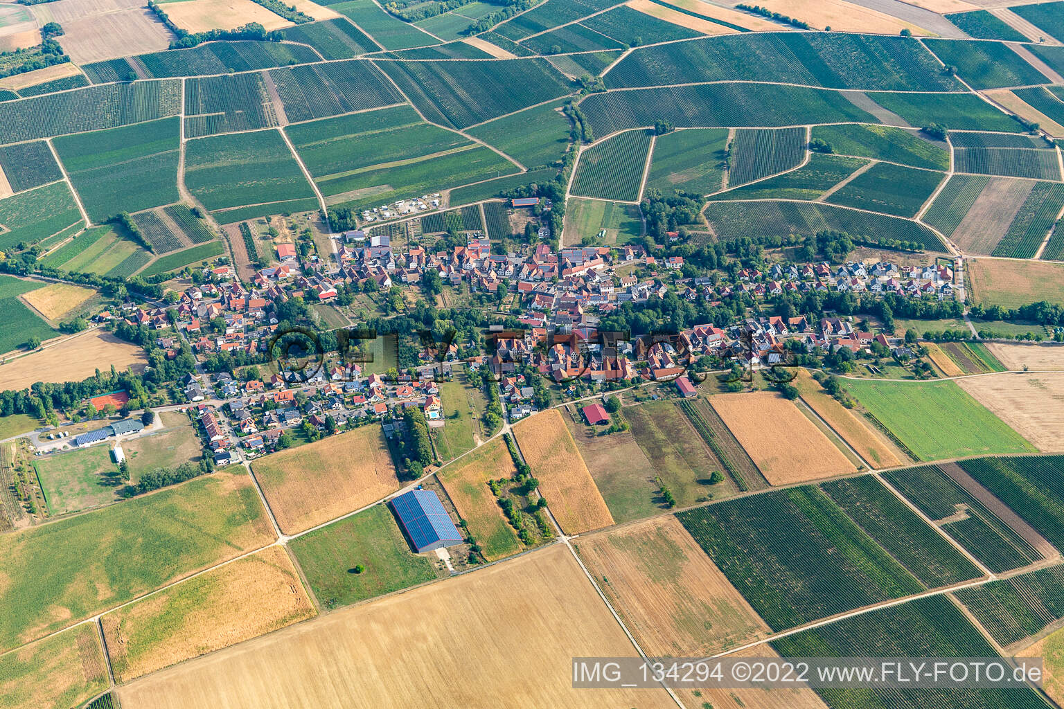 Dierbach dans le département Rhénanie-Palatinat, Allemagne du point de vue du drone