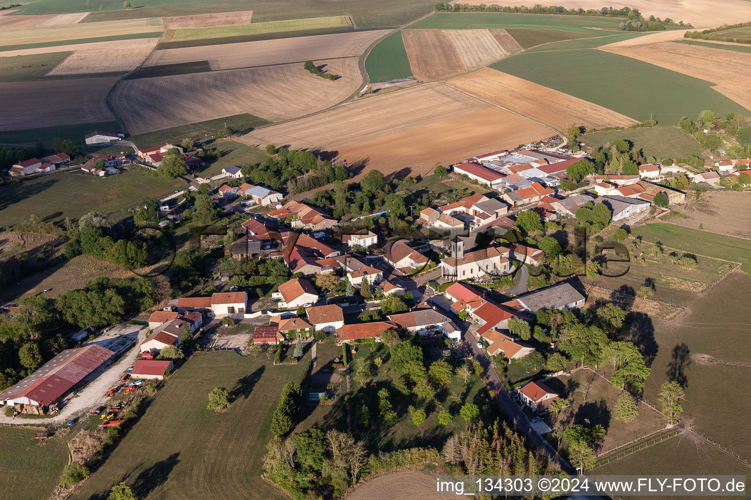 Vue aérienne de Cirfontaines-en-Ornois dans le département Haute Marne, France