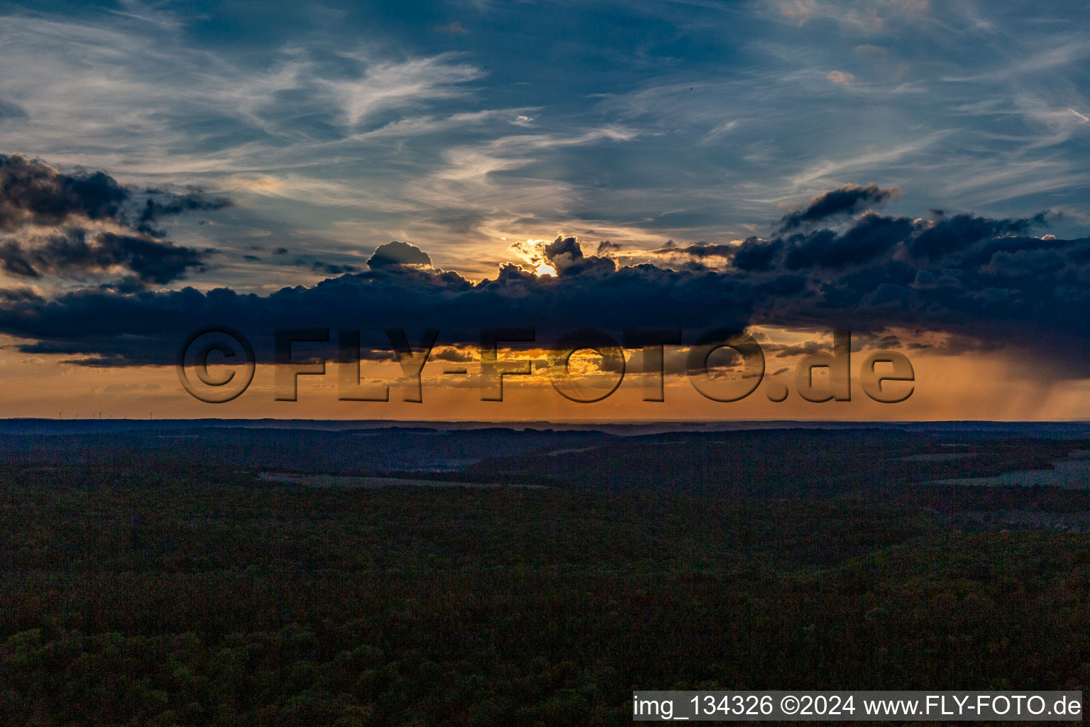 Vue aérienne de Coucher de soleil à Sailly dans le département Haute Marne, France