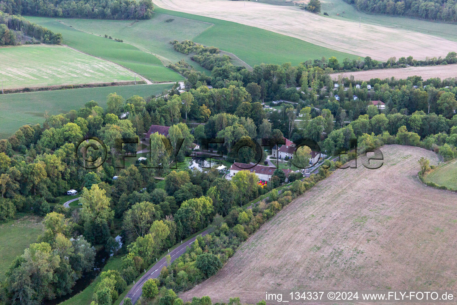 Vue aérienne de Camping SAS Forge de Sainte Marie à Thonnance-les-Moulins dans le département Haute Marne, France