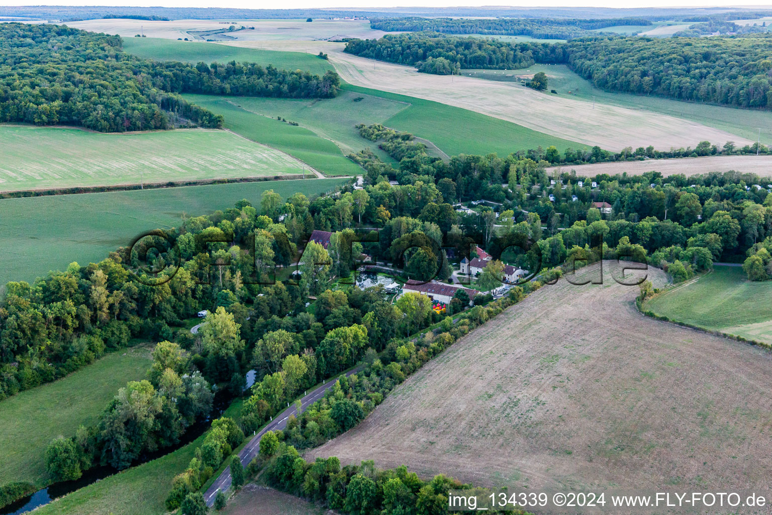 Vue aérienne de Camping SAS Forge de Sainte Marie à Thonnance-les-Moulins dans le département Haute Marne, France