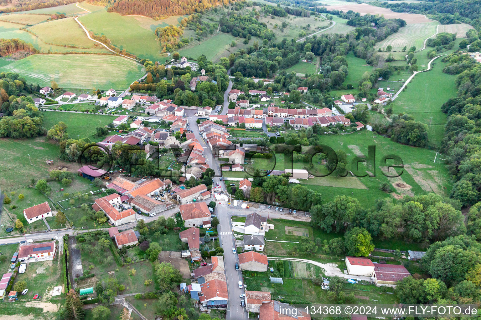 Vue oblique de Noncourt-sur-le-Rongeant dans le département Haute Marne, France