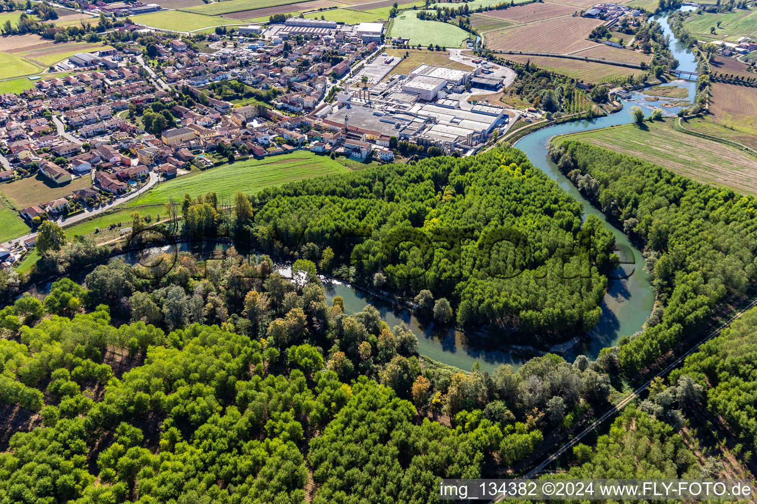 Vue aérienne de Boucle de la rivière Serio à Casale Cremasco-Vidolasco dans le département Cremona, Italie