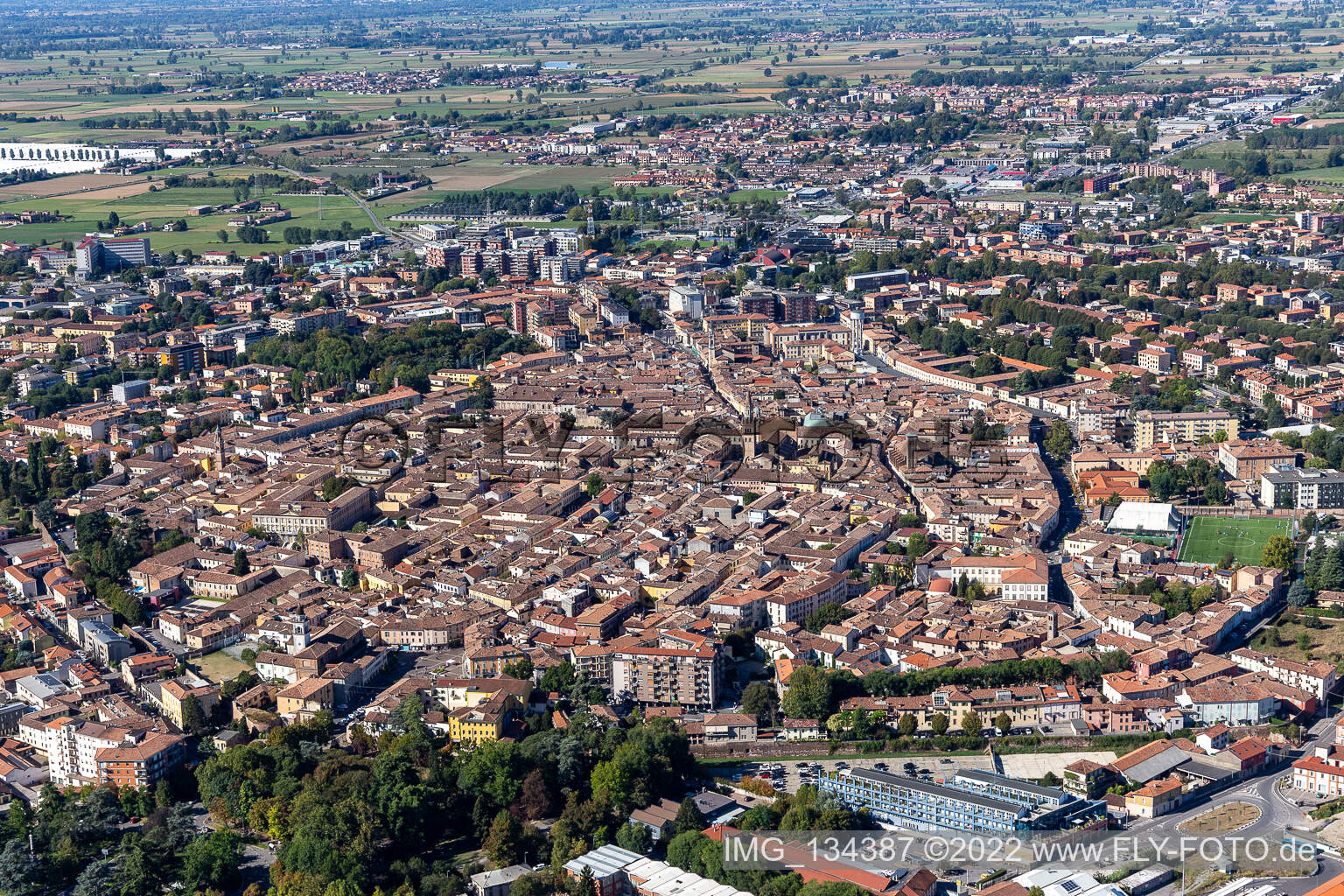 Vue aérienne de Vieille ville historique à Crema dans le département Cremona, Italie