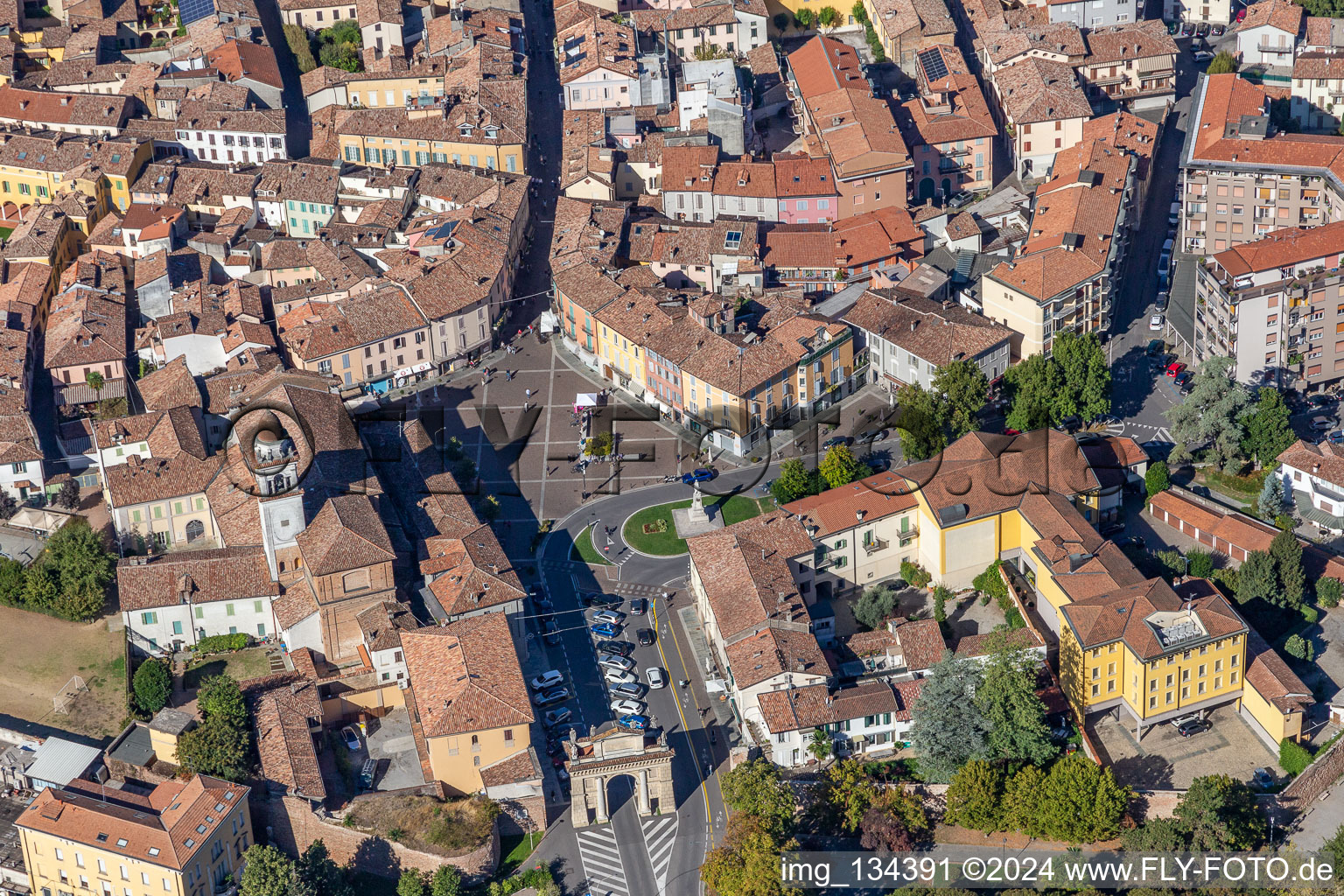 Vue aérienne de Place Garibaldi à Crema dans le département Cremona, Italie