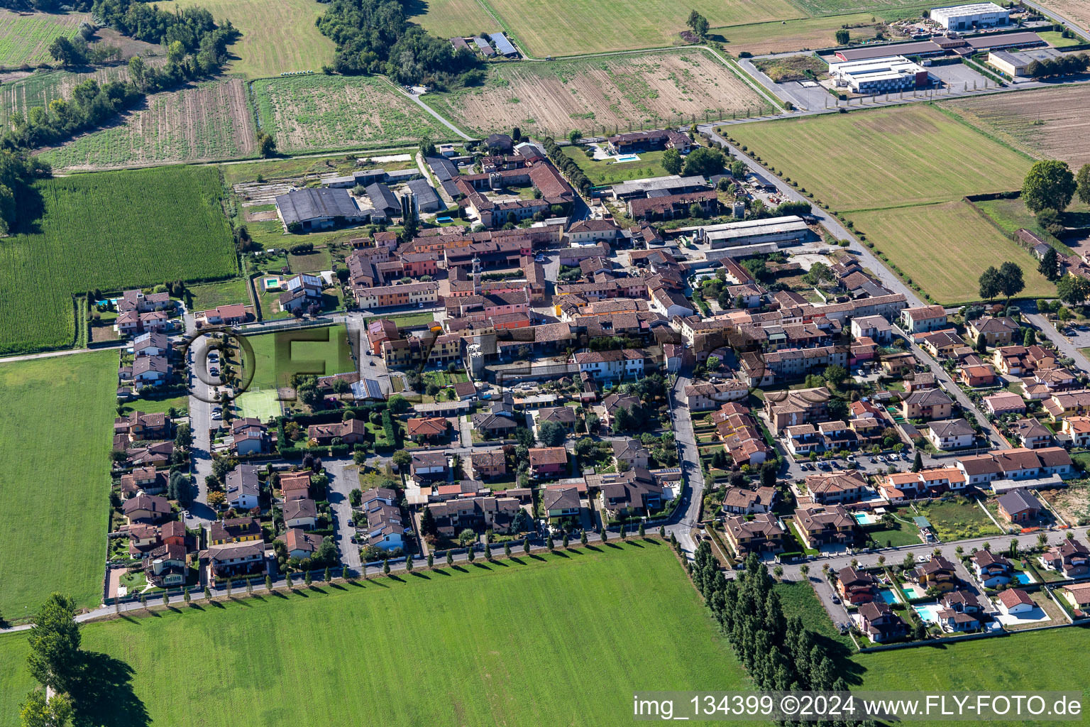 Vue aérienne de Ripalta Guerina dans le département Cremona, Italie