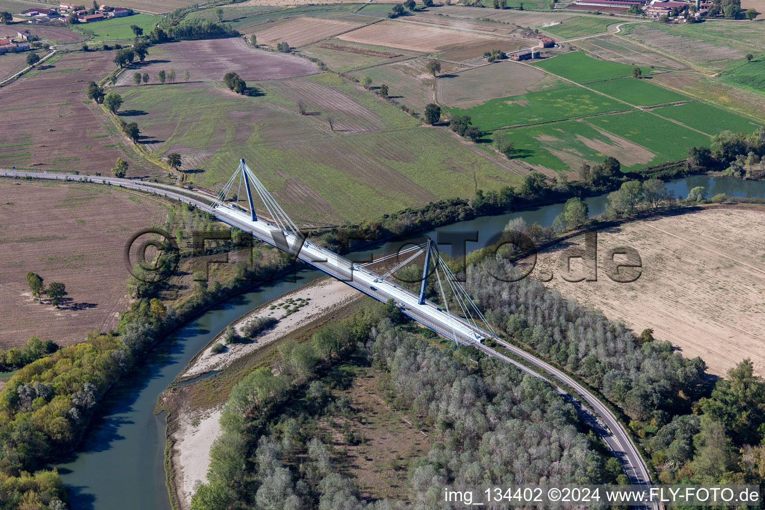 Vue aérienne de Pont sur l'Adda Ponte di Boccaserio à le quartier Boccaserio in Bertonico dans le département Lodi, Italie