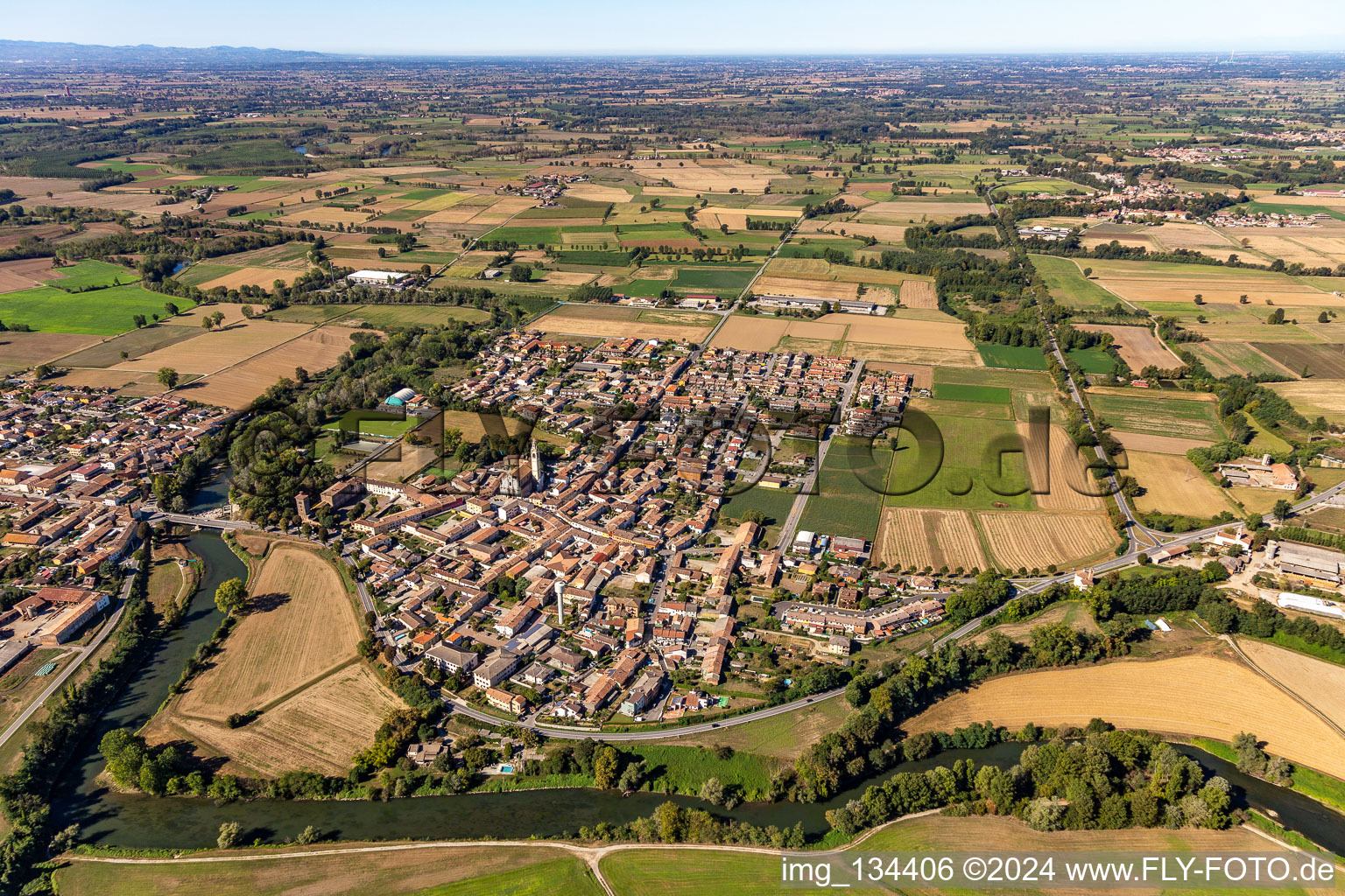 Photographie aérienne de Montodine dans le département Cremona, Italie