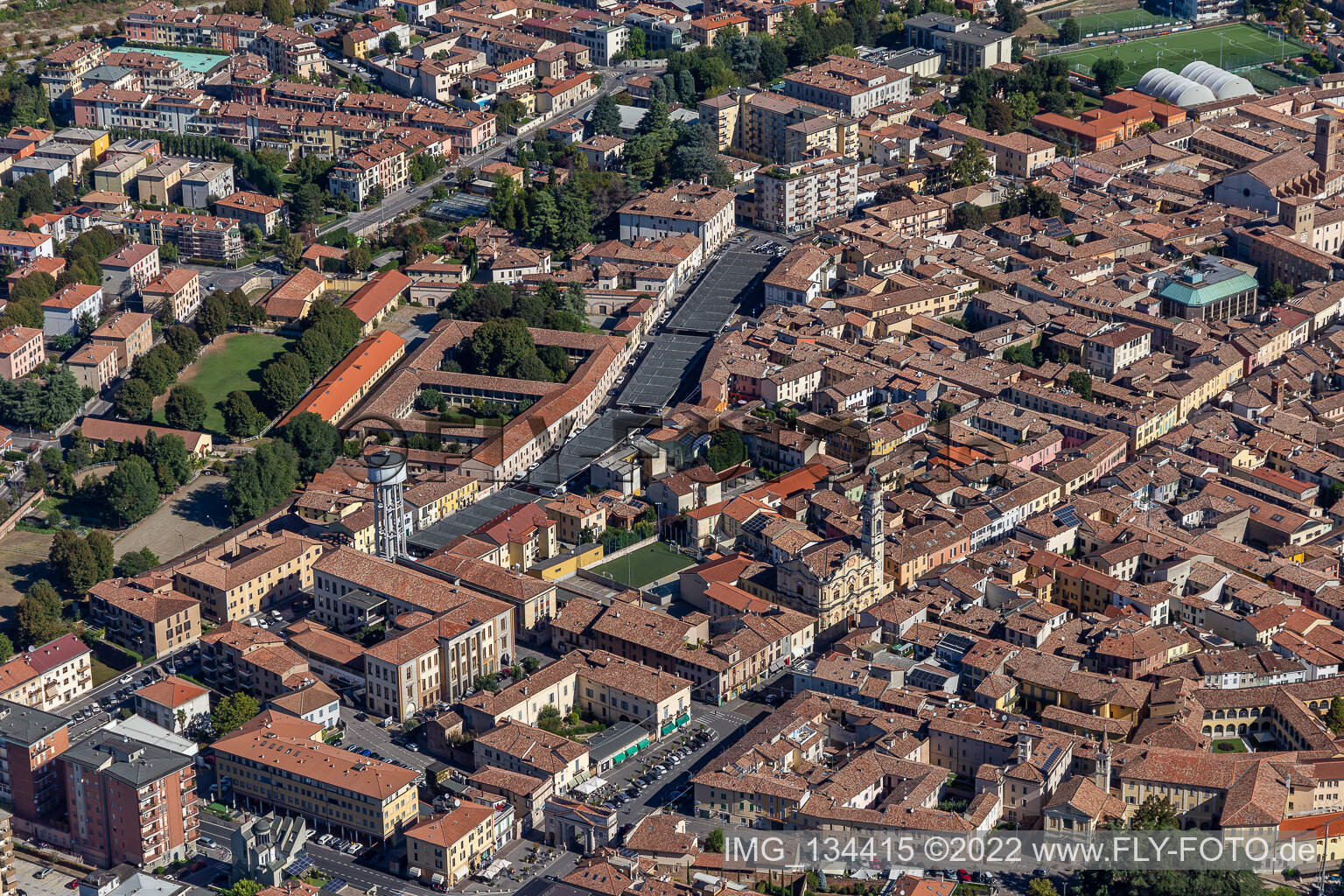 Vue aérienne de Marché Coperto, Via Giuseppe Verdi à Crema dans le département Cremona, Italie