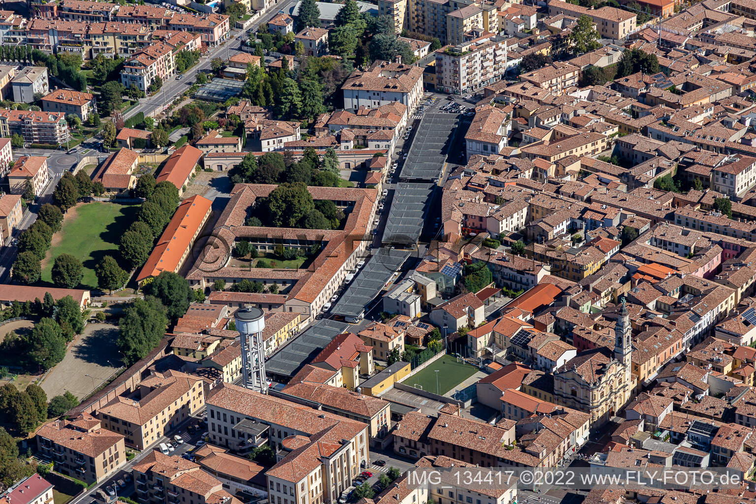 Vue aérienne de Marché Coperto, Via Giuseppe Verdi à Crema dans le département Cremona, Italie