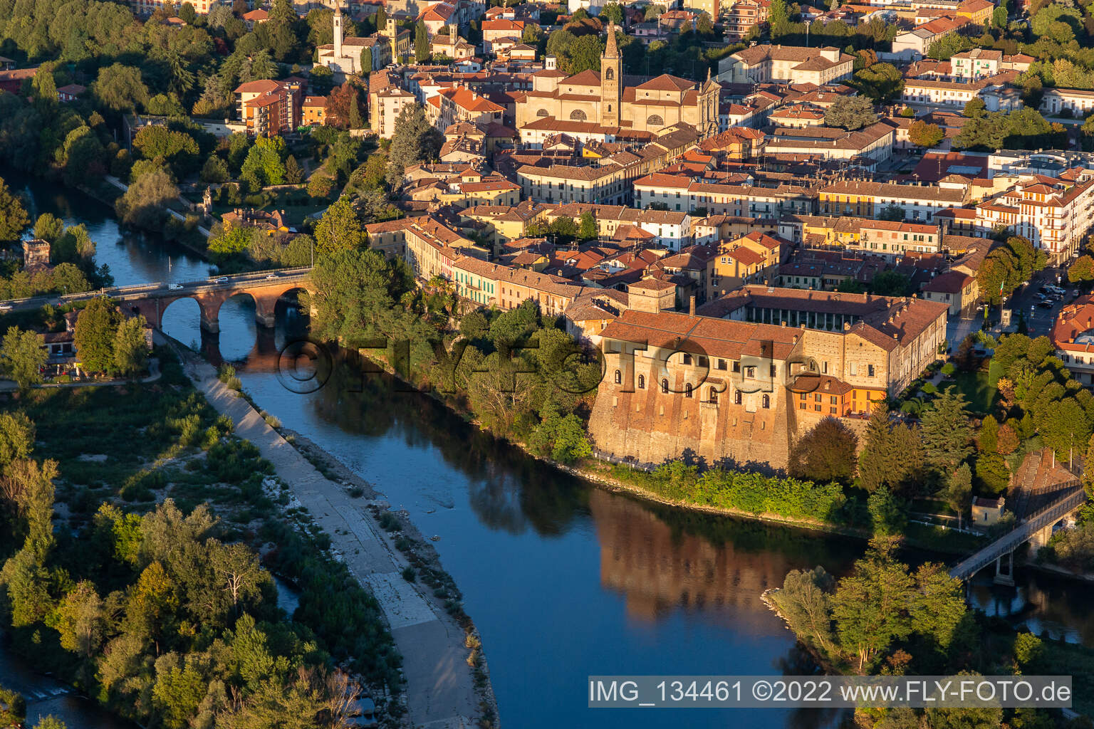 Vue oblique de Château de Cassano d'Adda, Villa Gabbioneta à Cassano d’Adda dans le département Lombardie, Italie