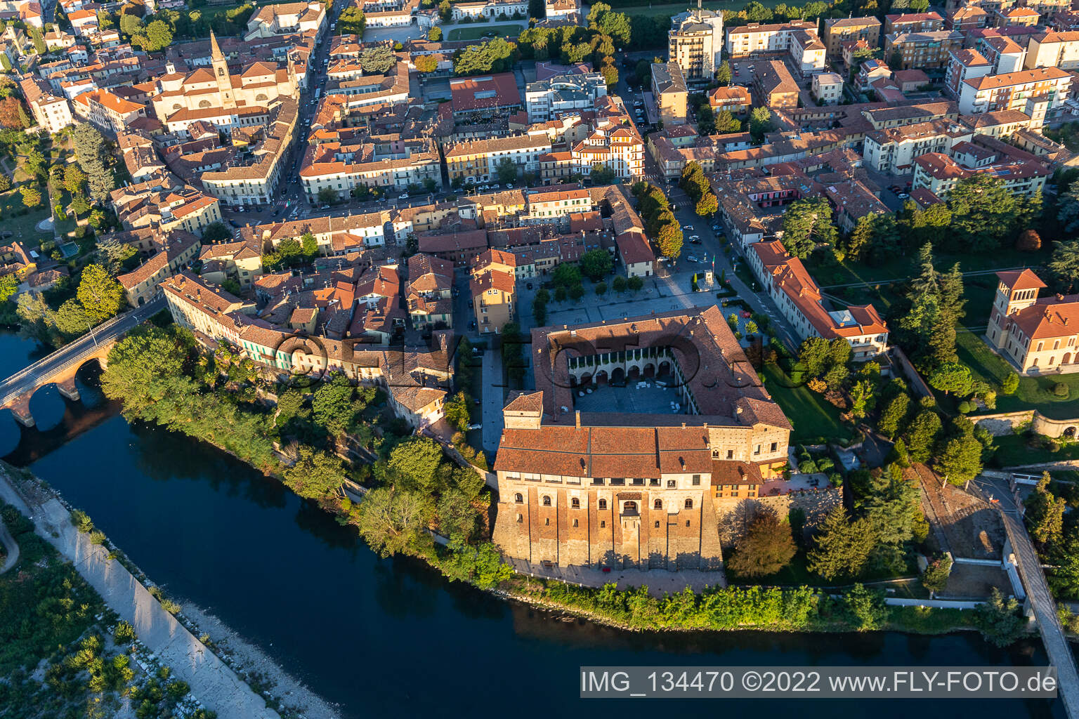 Château de Cassano d'Adda, Villa Gabbioneta à Cassano d’Adda dans le département Lombardie, Italie vue d'en haut