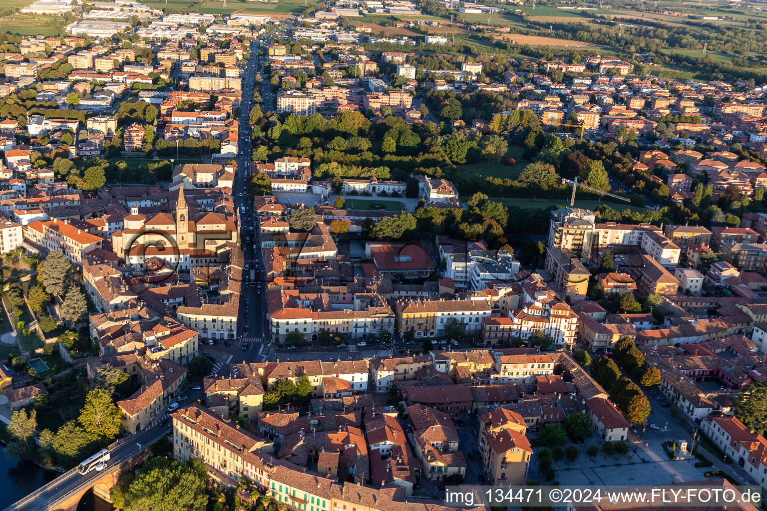 Vue aérienne de Cassano d’Adda dans le département Lombardie, Italie