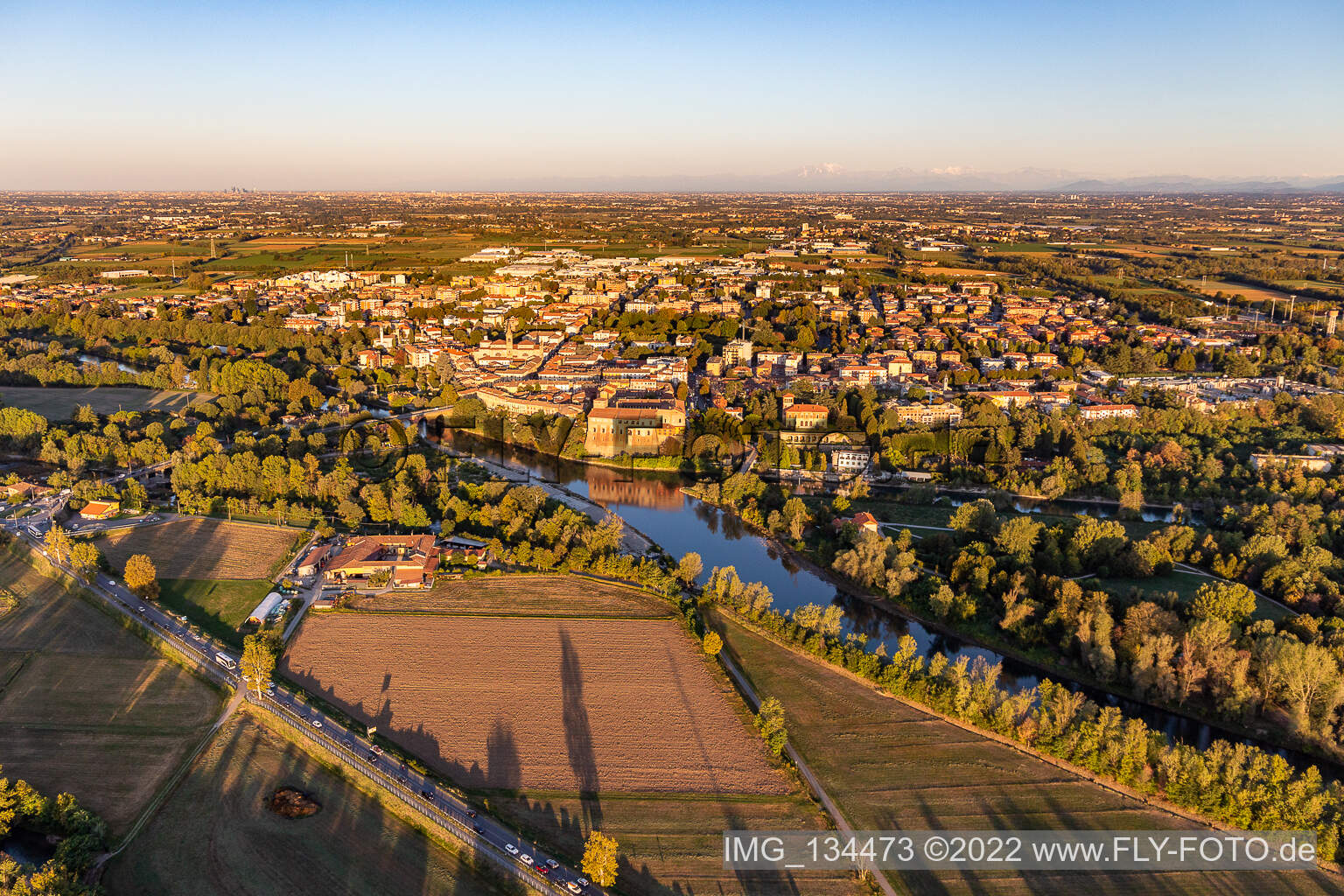 Vue aérienne de Cassano d’Adda dans le département Lombardie, Italie