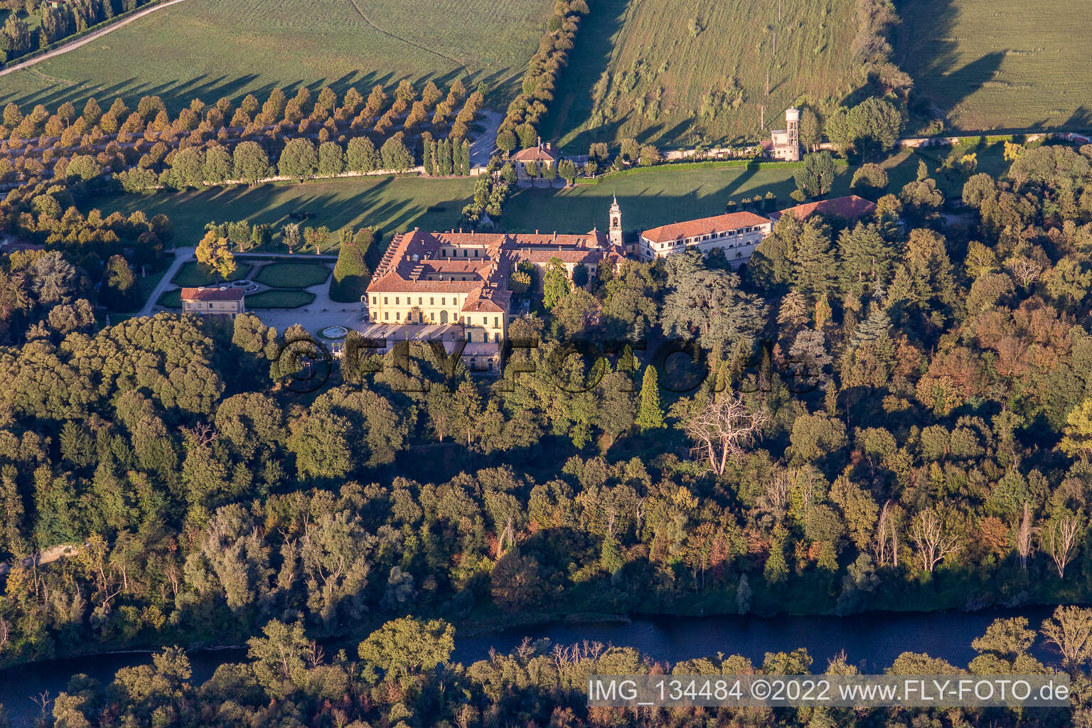 Vue aérienne de Villa Castelbarco à Vaprio d’Adda dans le département Lombardie, Italie