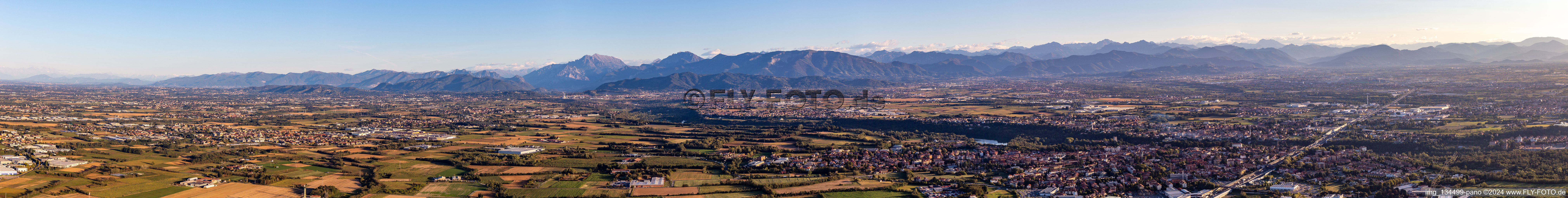 Vue aérienne de Panorama à Robbiate dans le département Lecco, Italie