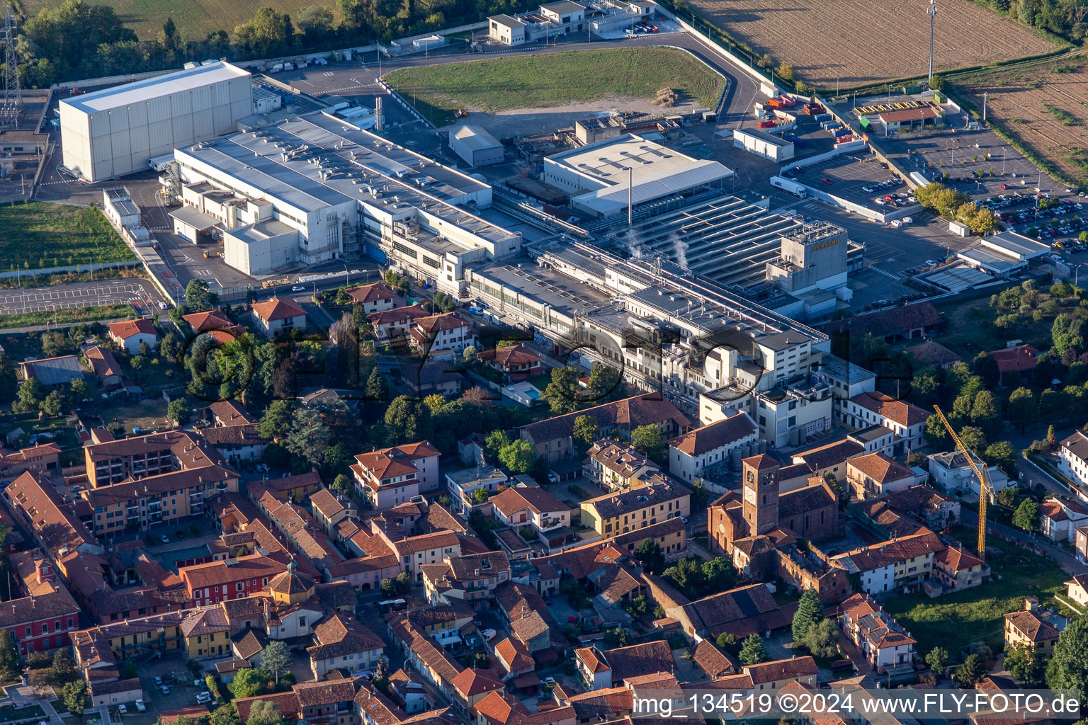 Vue aérienne de Spa Ferrero à Pozzuolo Martesana dans le département Lombardie, Italie