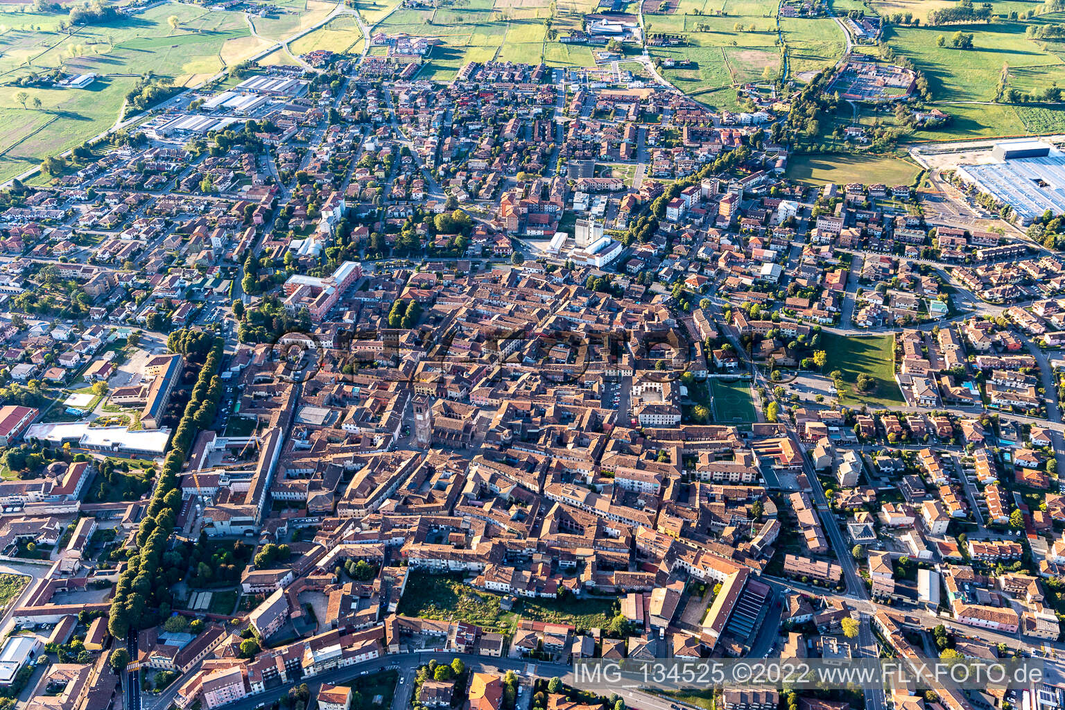 Vue aérienne de Rivolta d’Adda dans le département Cremona, Italie